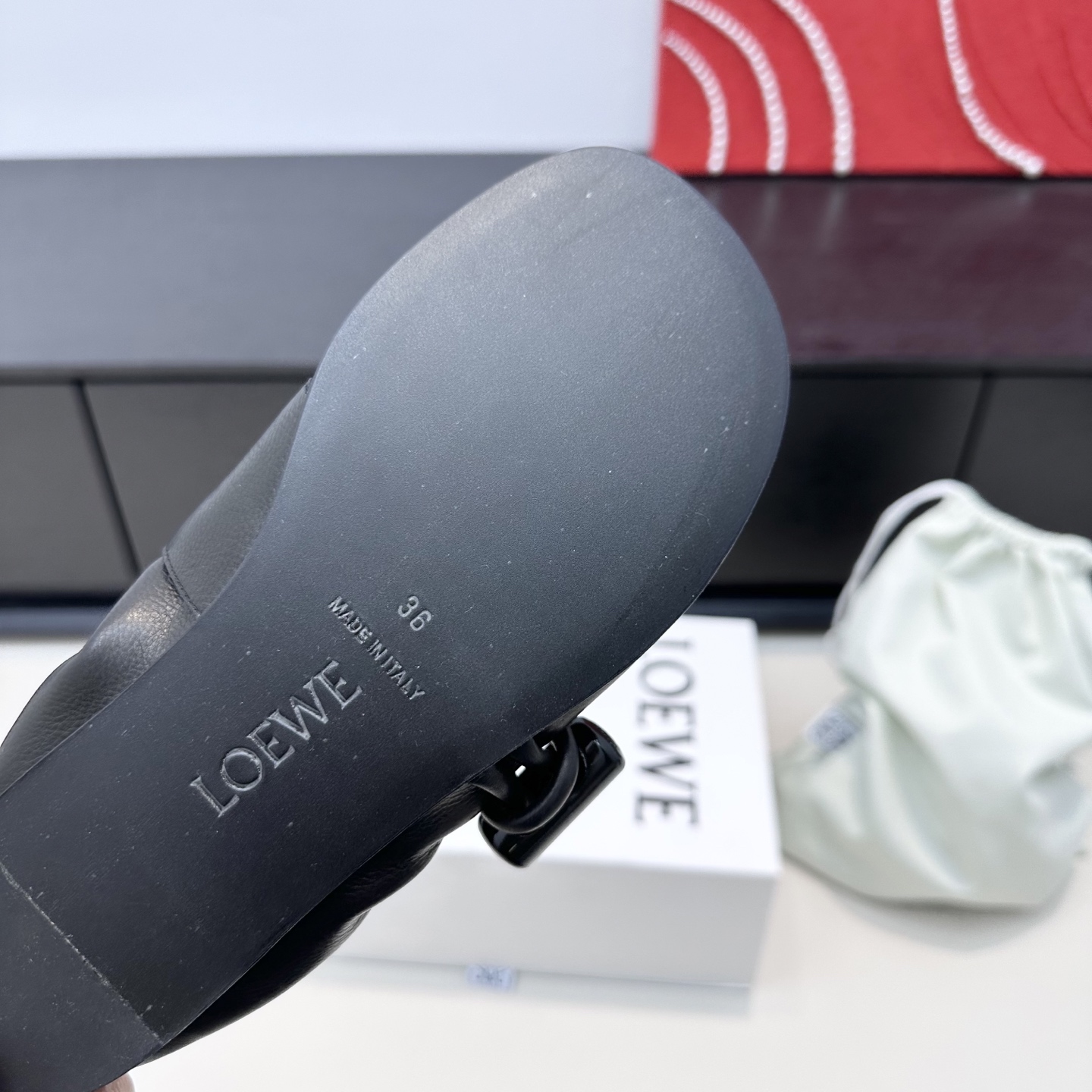 Loewe LOEWE 罗意威新款 toggle纽扣乐福鞋，承包一整个春天的松弛感