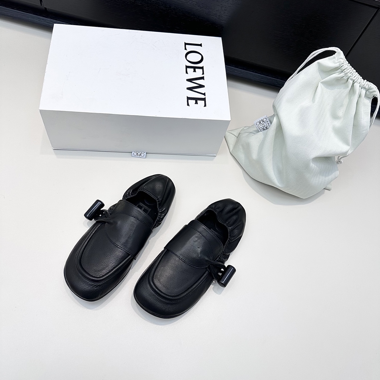 Loewe LOEWE 罗意威新款 toggle纽扣乐福鞋，承包一整个春天的松弛感