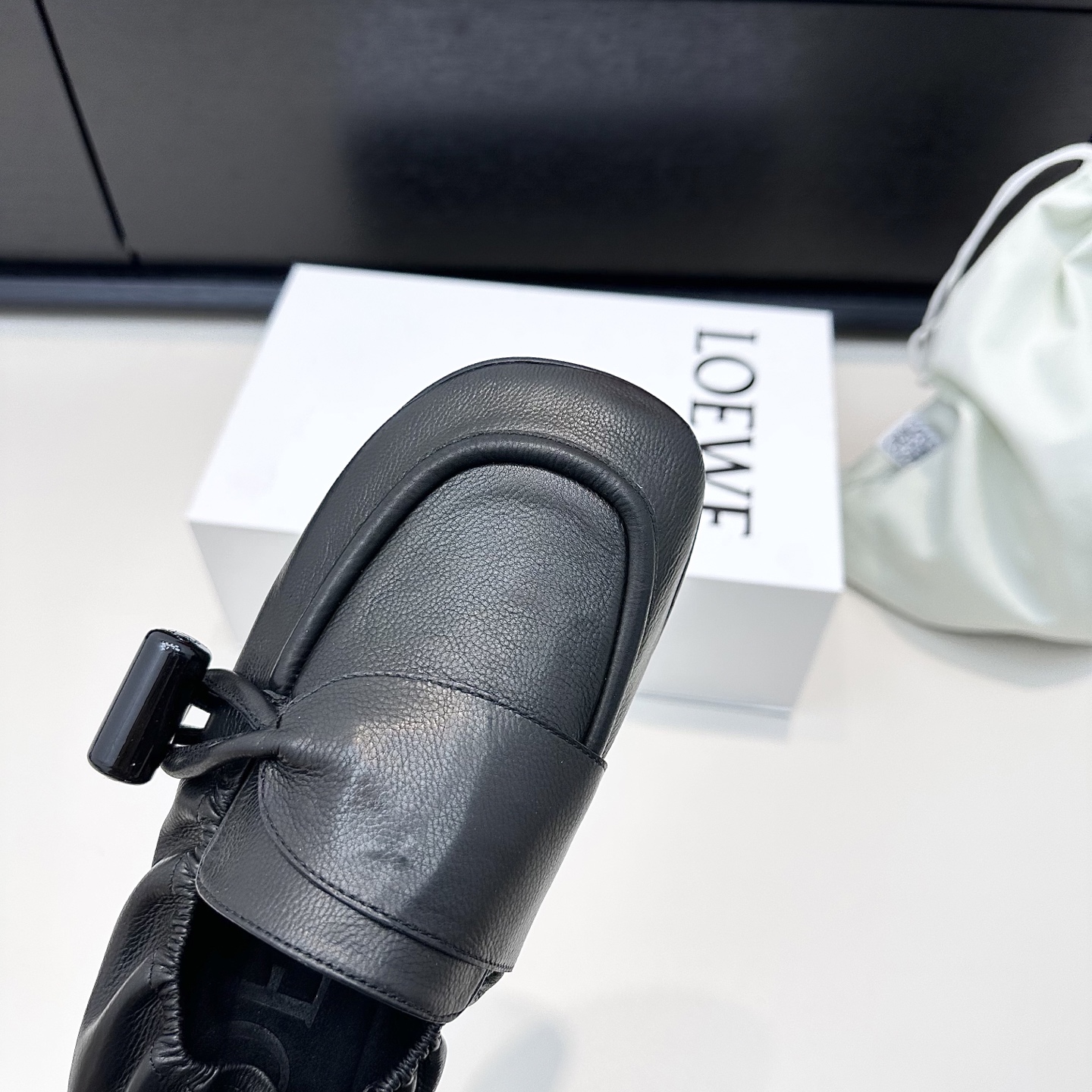 Loewe LOEWE 罗意威新款 toggle纽扣乐福鞋，承包一整个春天的松弛感