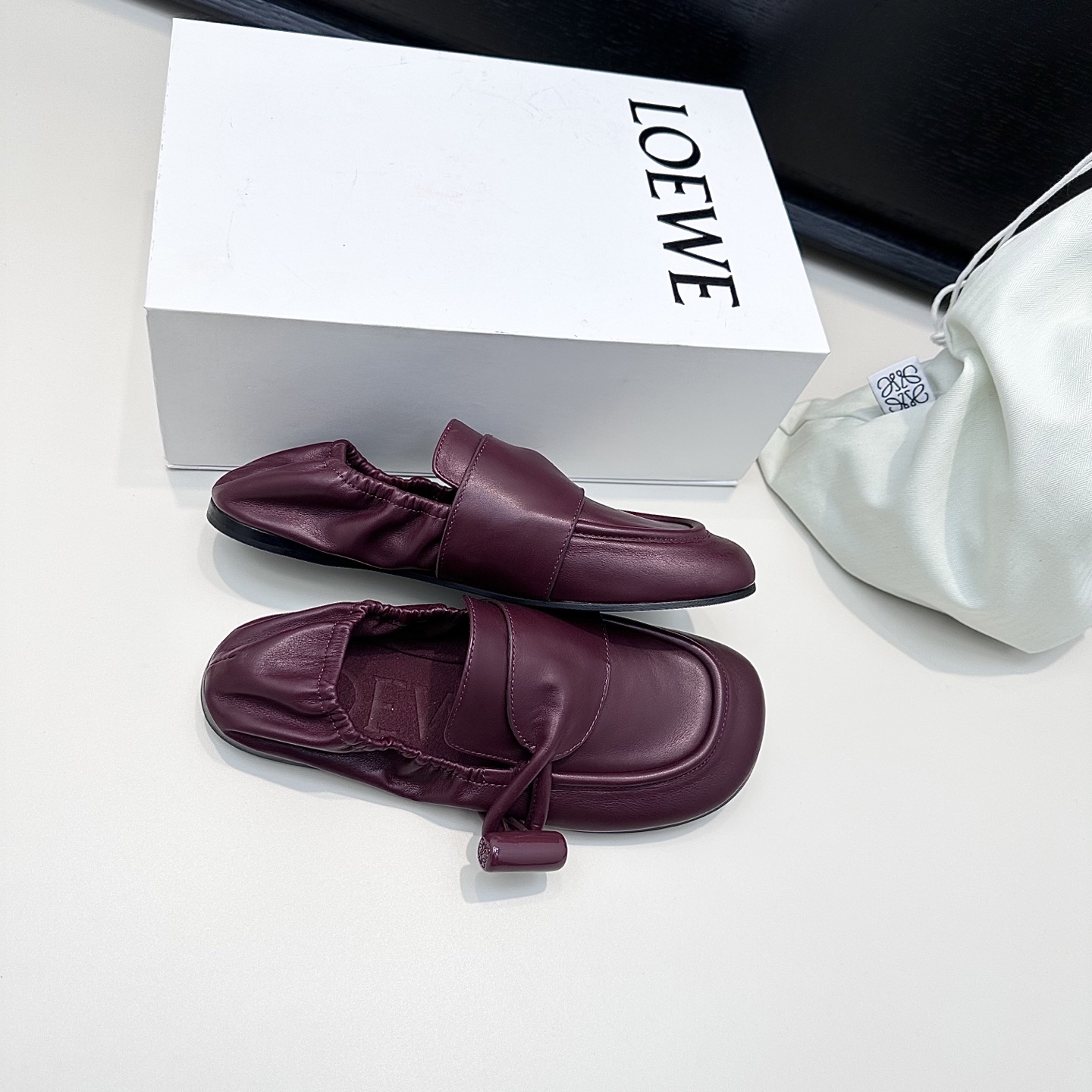 Loewe LOEWE 罗意威新款 toggle纽扣乐福鞋，承包一整个春天的松弛感