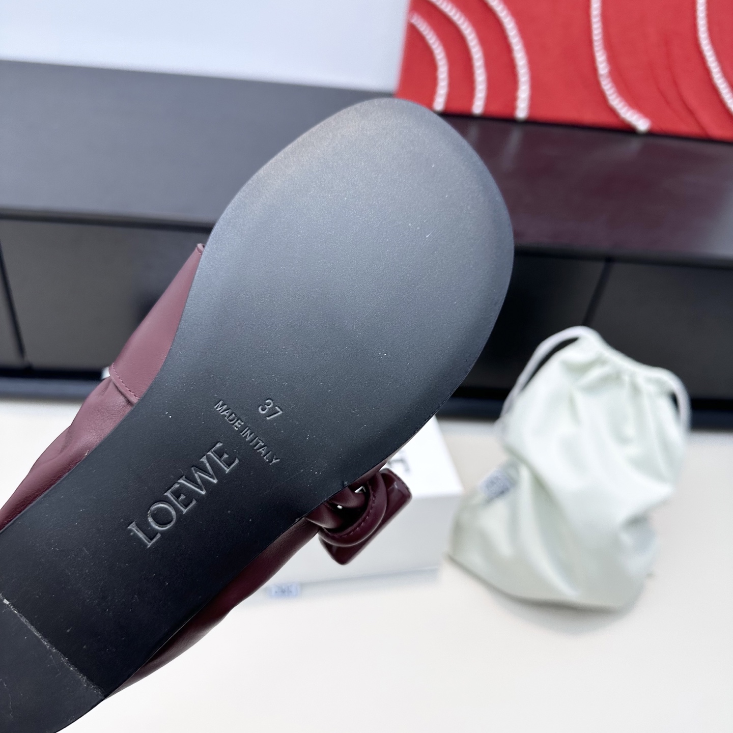 Loewe LOEWE 罗意威新款 toggle纽扣乐福鞋，承包一整个春天的松弛感