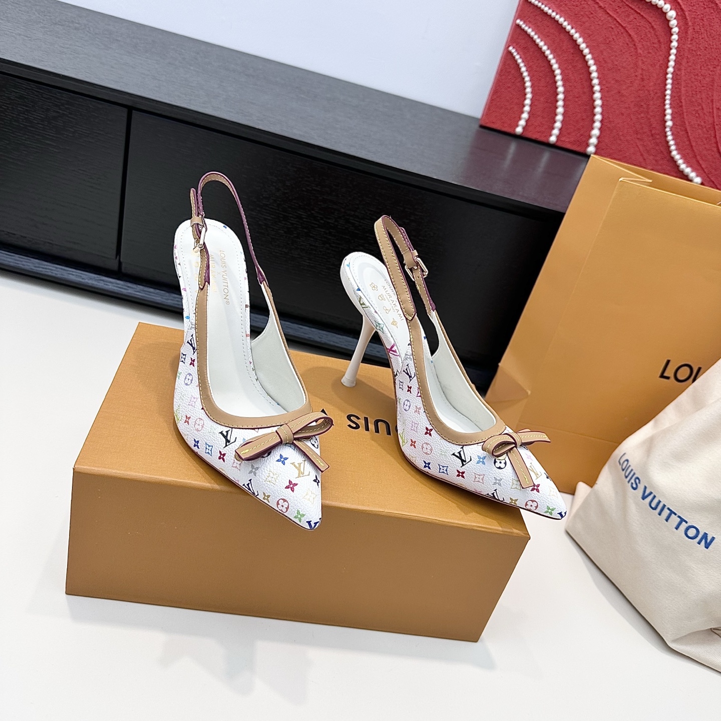 LOUIS VUITTON Escarpins Élégance Minimaliste - Version Premium