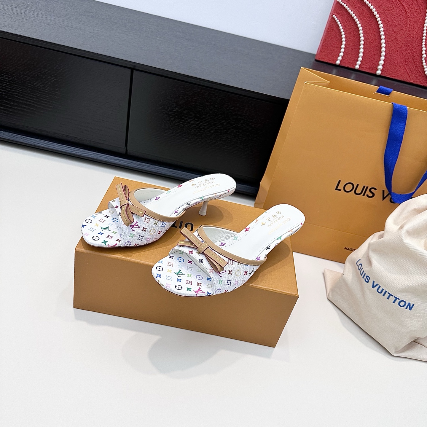 LOUIS VUITTON sandales à talons à nœud papillon tricolore monogramme élégance raffinée - version premium