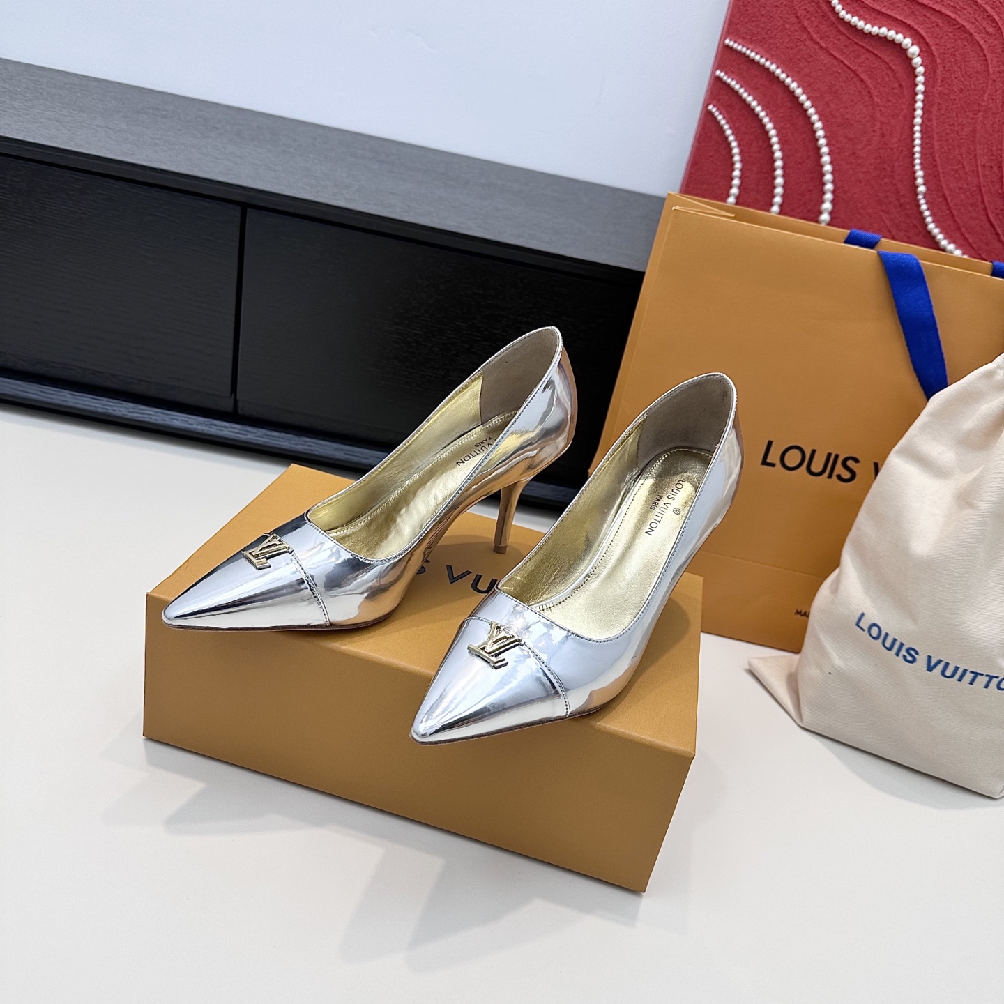 LOUIS VUITTON Escarpins Élégance Minimaliste - Version Premium