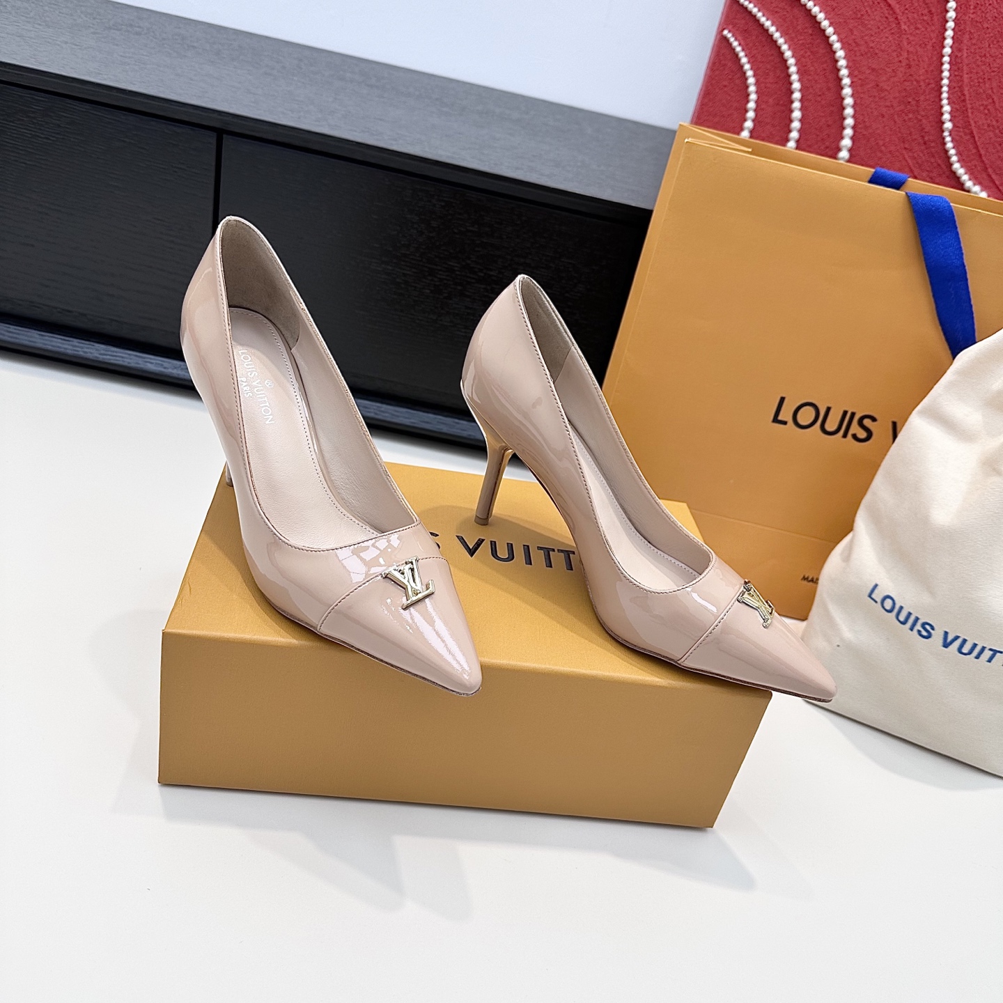 LOUIS VUITTON Escarpins Élégance Minimaliste - Version Premium