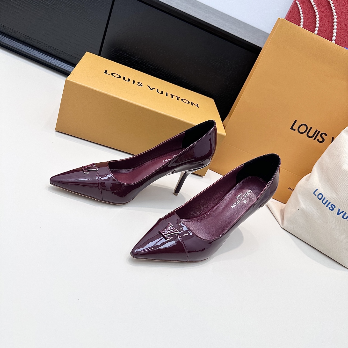 LOUIS VUITTON Escarpins Élégance Minimaliste - Version Premium