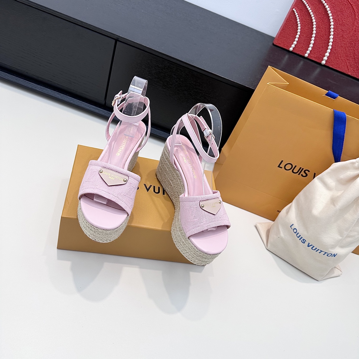 LOUIS VUITTON sandales compensées en corde de chanvre, élégance décontractée - version premium