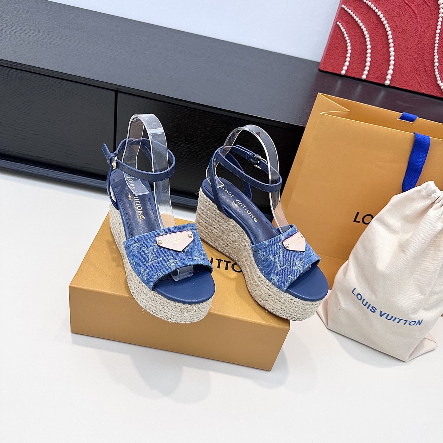 LOUIS VUITTON sandales compensées en corde de chanvre, élégance décontractée - version premium