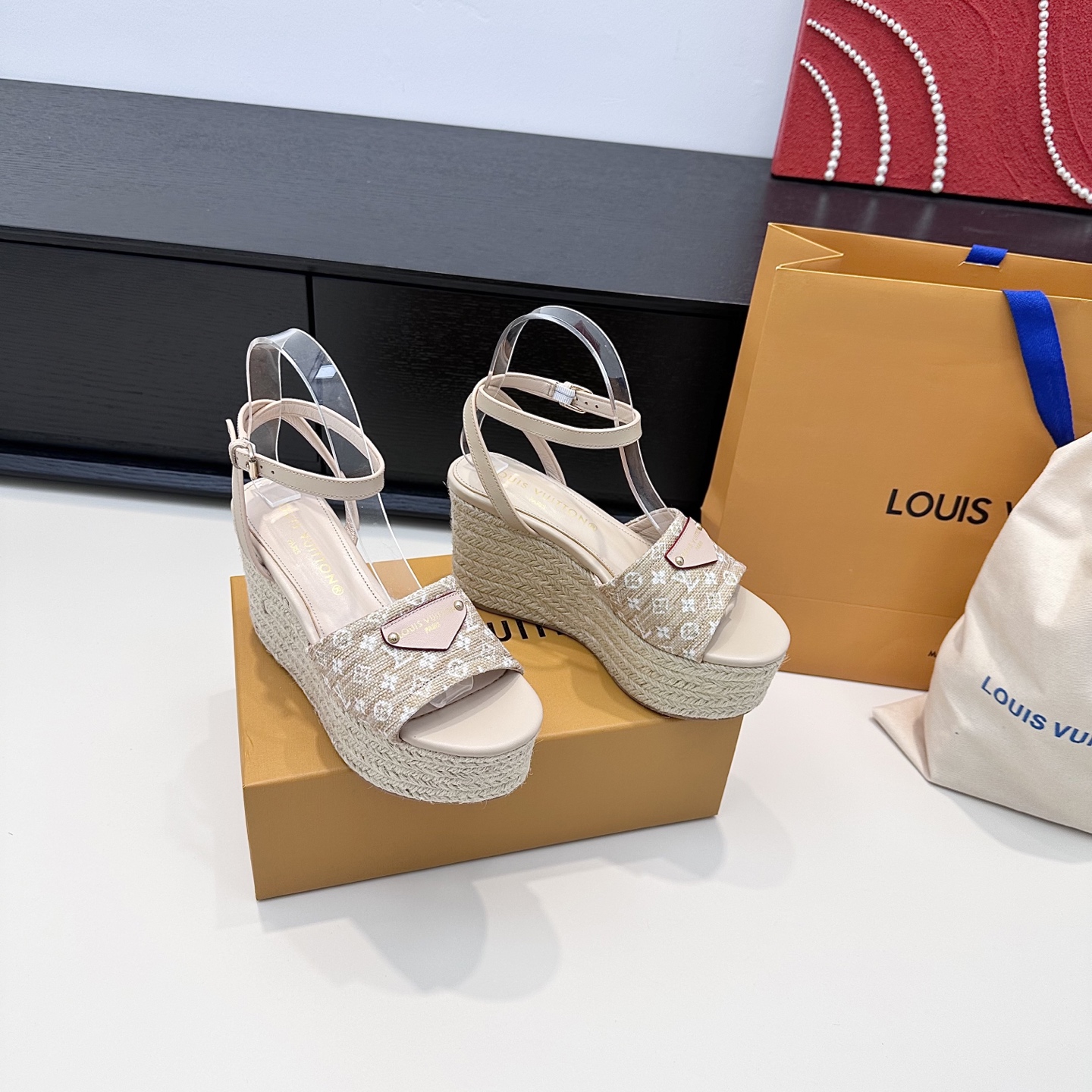 LOUIS VUITTON Sandales compensées en corde de chanvre, élégance décontractée - version premium