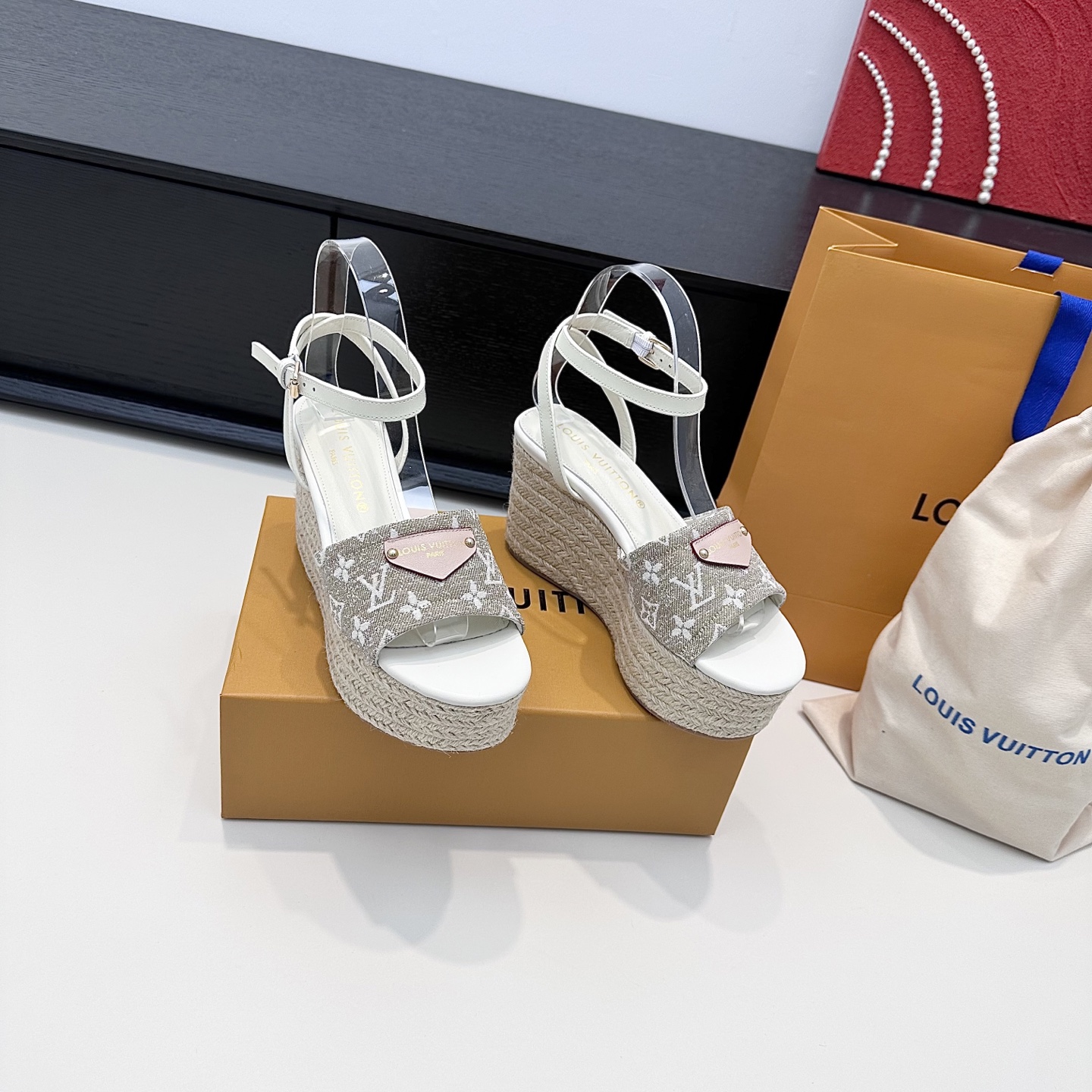 LOUIS VUITTON sandales compensées en corde de chanvre, élégance décontractée - version premium