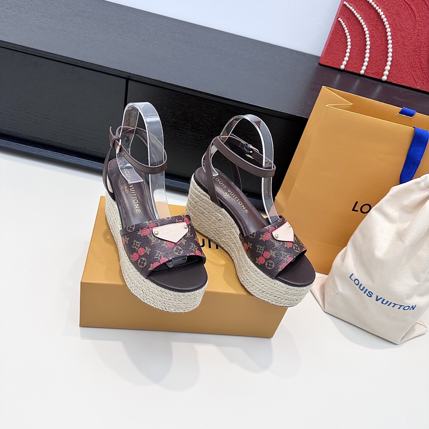 LOUIS VUITTON sandales compensées en corde de chanvre, élégance décontractée - version premium