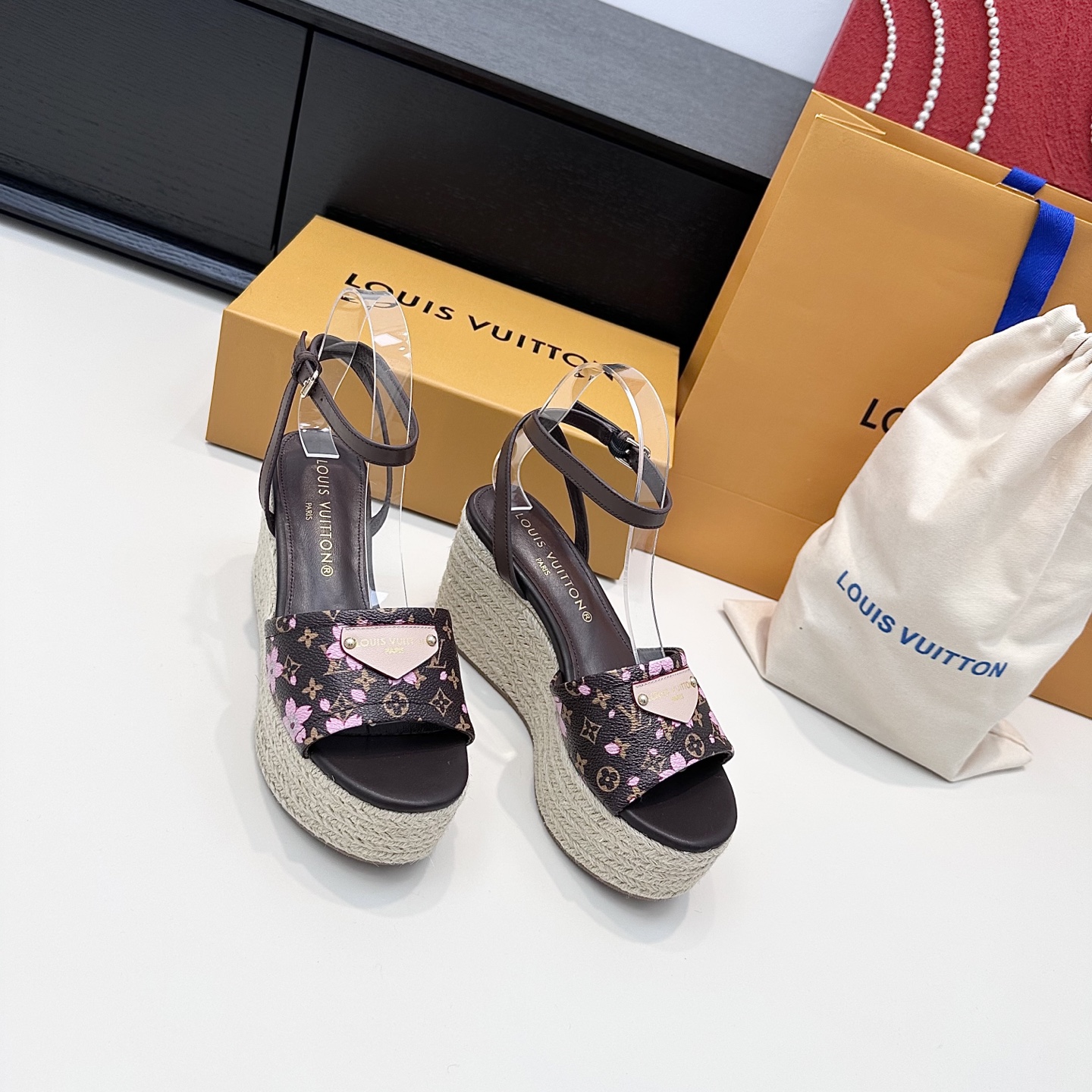 LOUIS VUITTON Sandales compensées en corde de chanvre, élégance décontractée - version premium