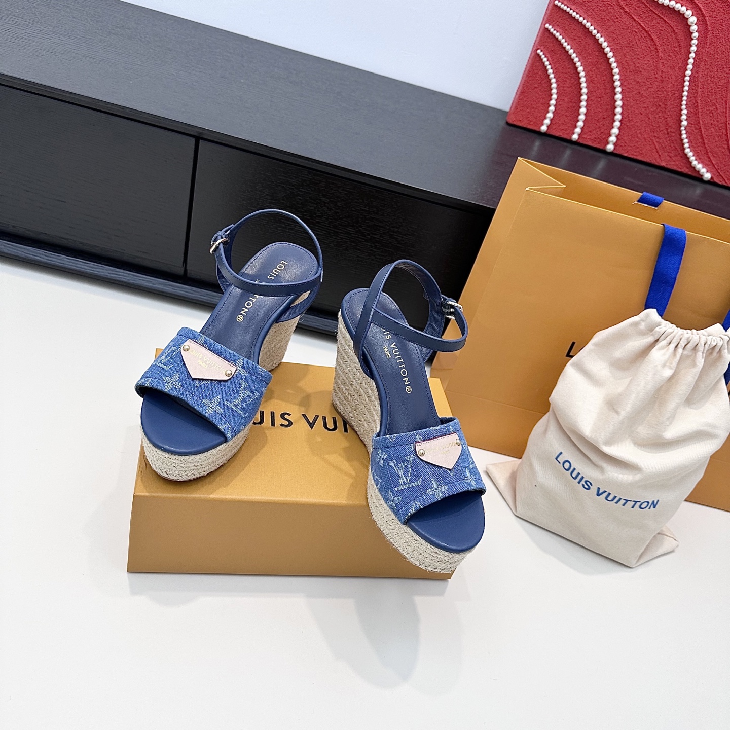 LOUIS VUITTON sandales compensées en corde de chanvre, élégance décontractée - version premium