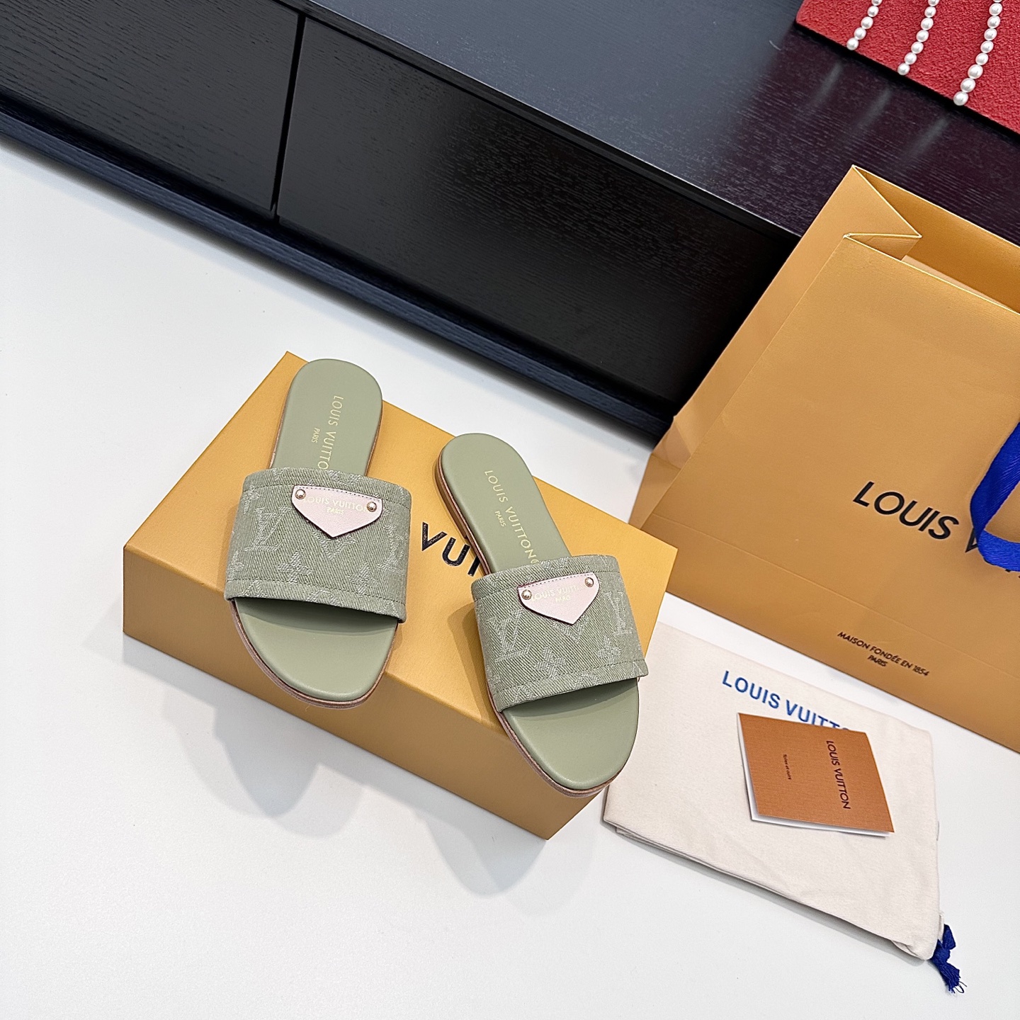 LOUIS VUITTON Flat Slide Sandals Casual Luxury - Top Version
