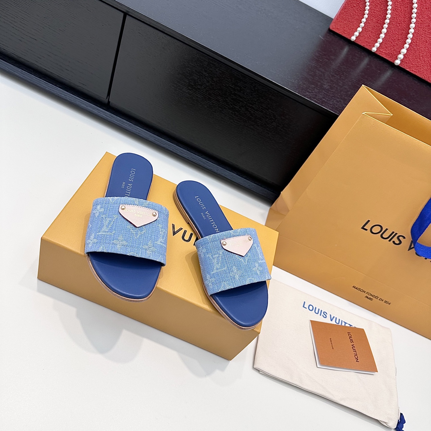 LOUIS VUITTON Flat Slide Sandals Casual Luxury - Top Version