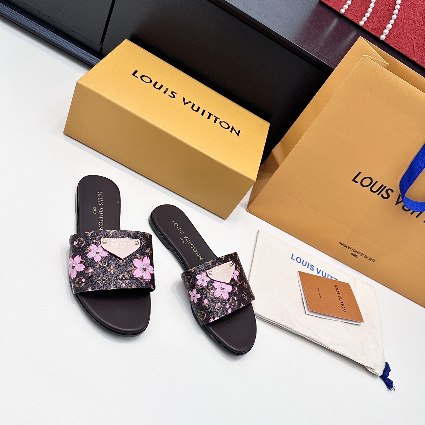 LOUIS VUITTON Flat Slide Sandals Casual Luxury - Top Version