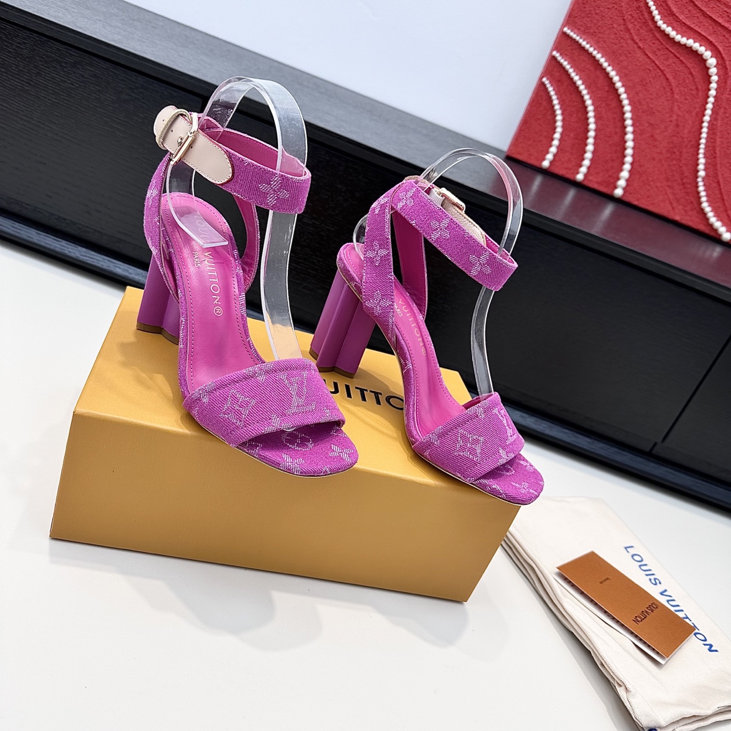 LOUIS VUITTON Sandales à talons en toile jacquard Élégance raffinée - Version premium