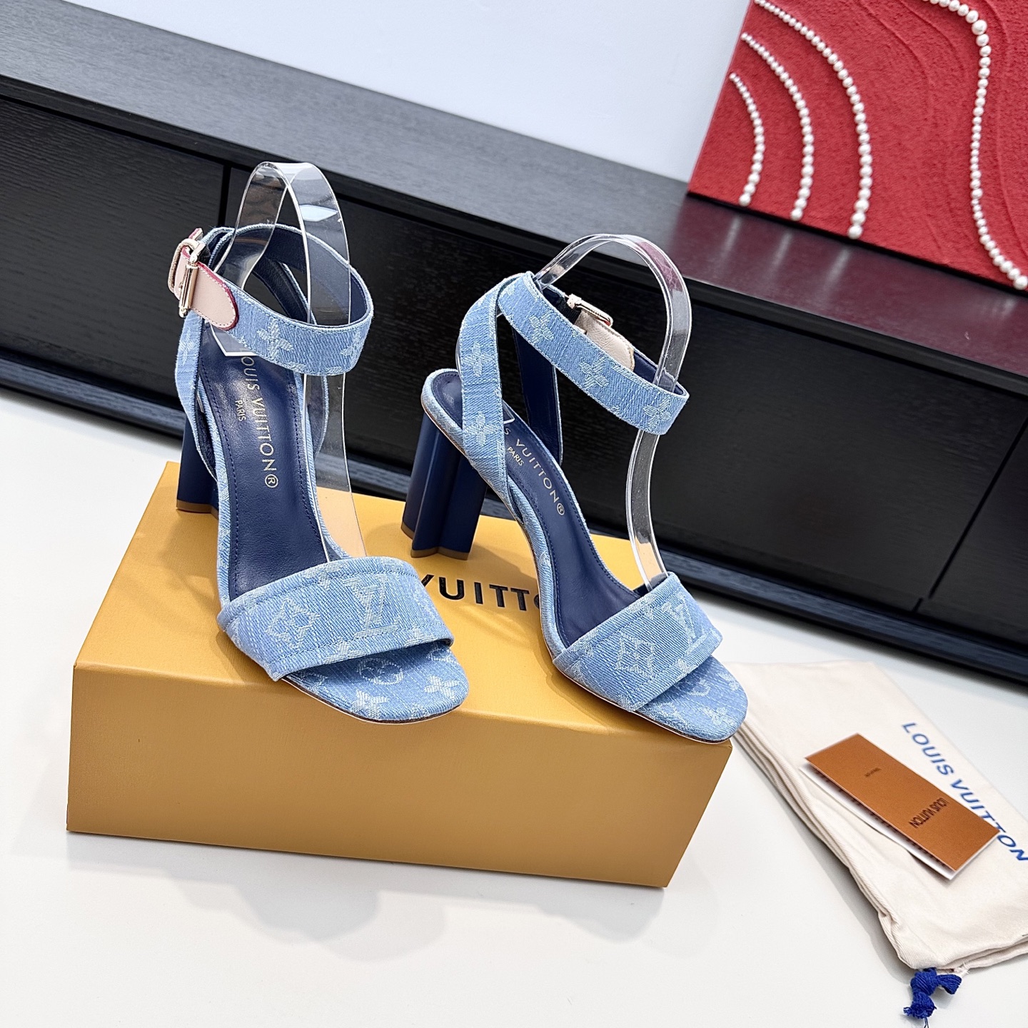 LOUIS VUITTON Sandales à talons hautes en toile jacquard - Élégance raffinée - Version premium
