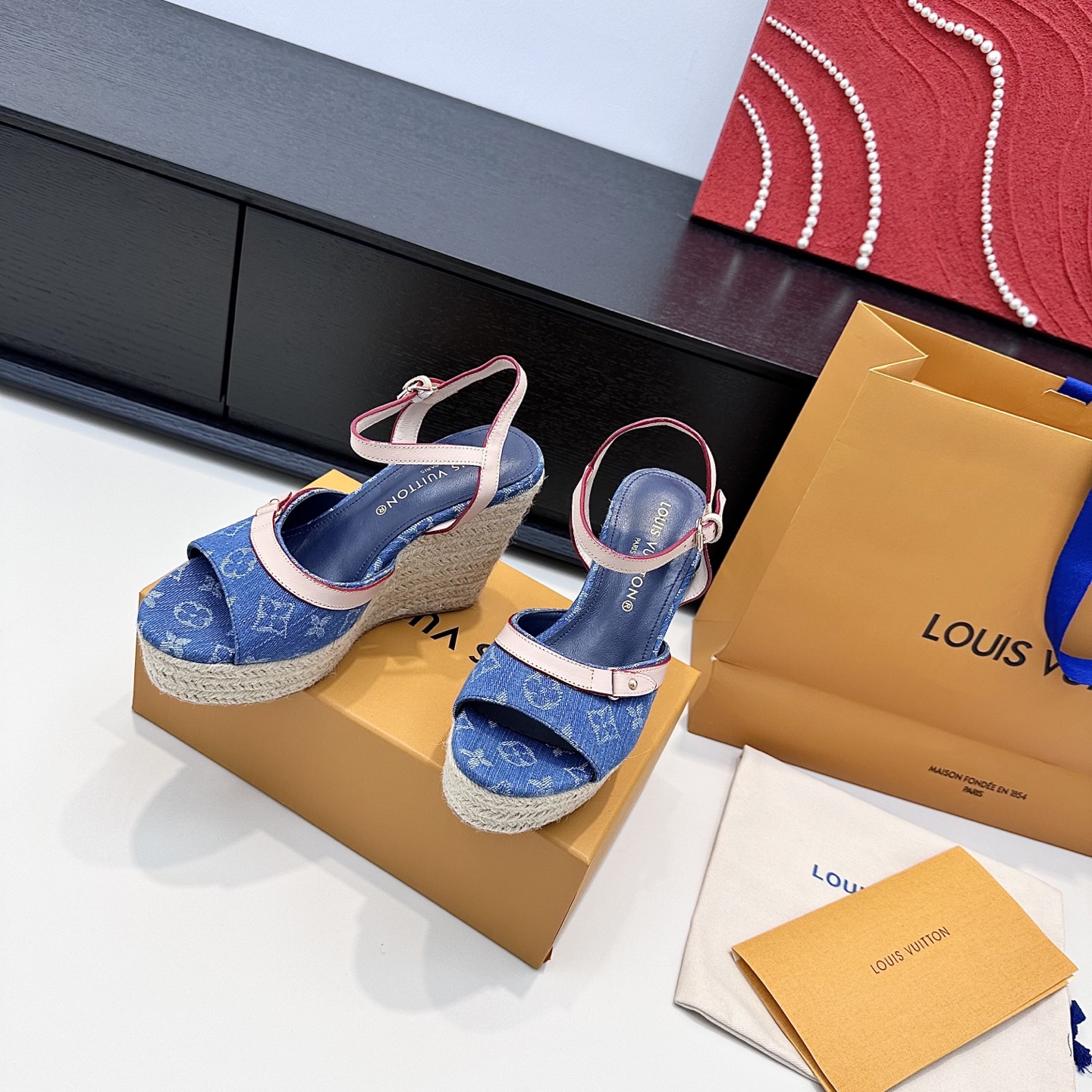 LOUIS VUITTON sandales compensées en paille, confortables et polyvalentes - version premium