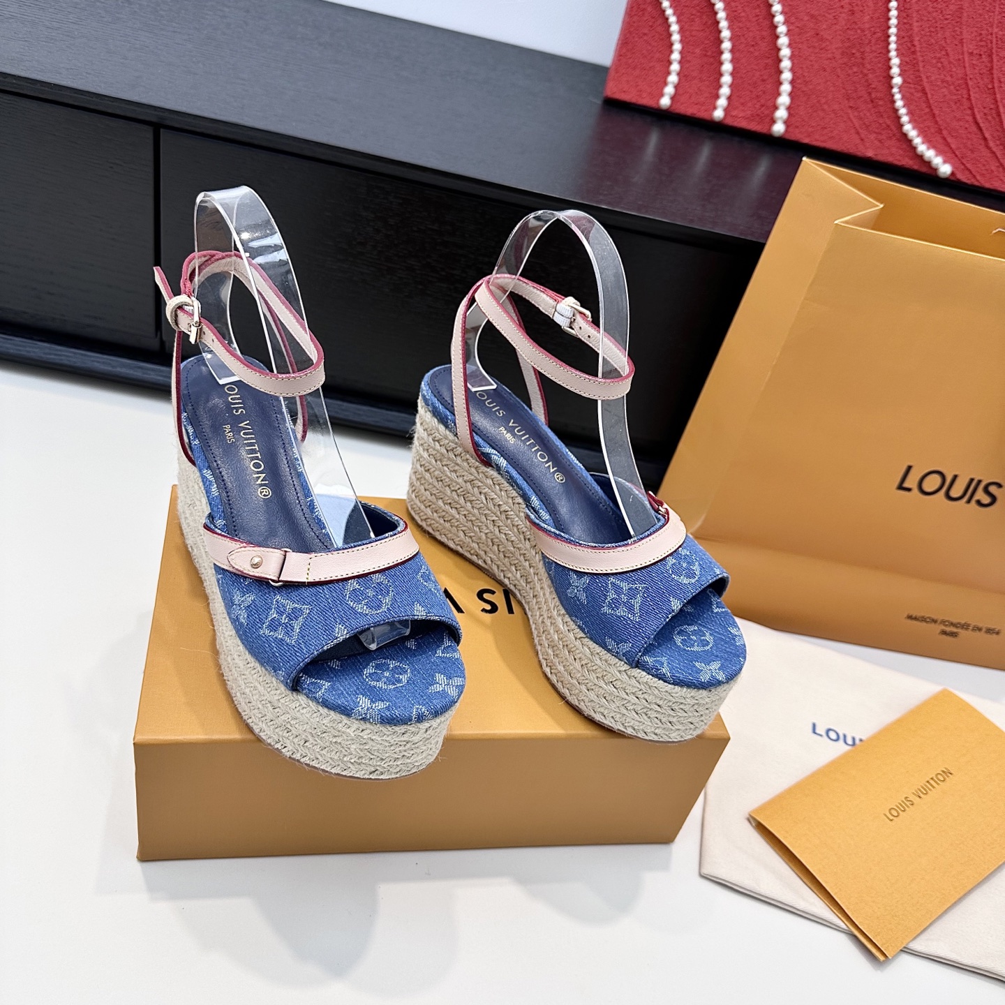 LOUIS VUITTON sandales compensées en paille, confortables et polyvalentes - version premium