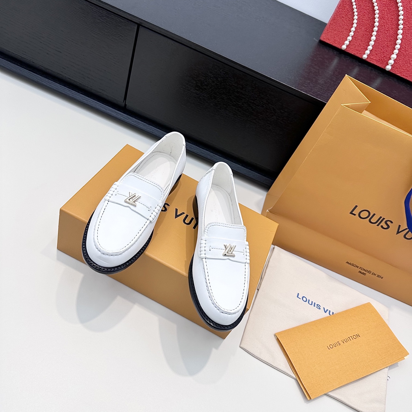 LOUIS VUITTON Loafers - Simple and Elegant - Premium Version