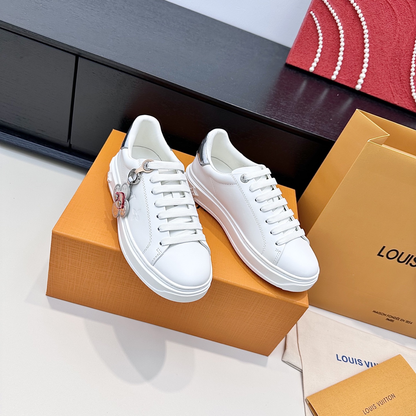 LOUIS VUITTON sneakers minimalistisch en modieus - premium versie