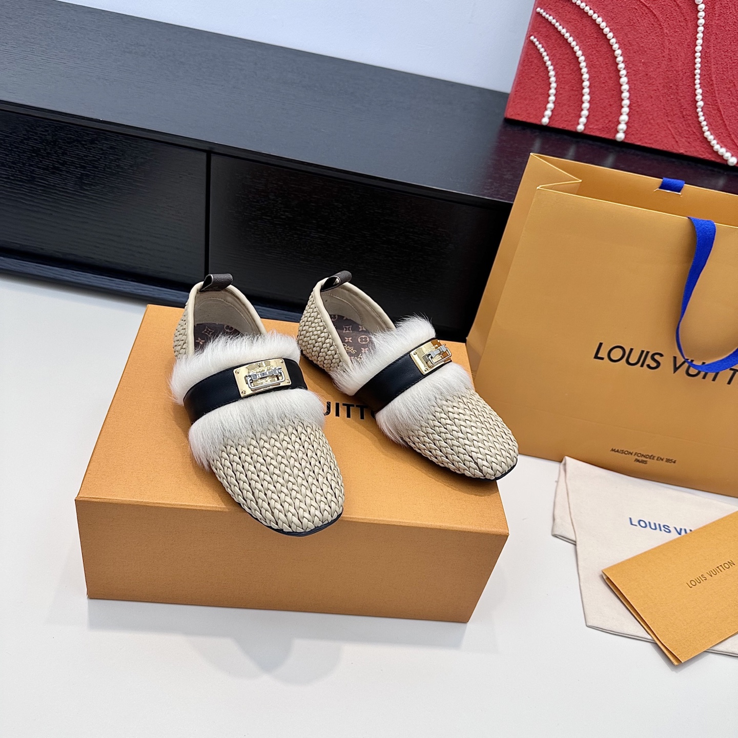 LOUIS VUITTON Mary Jane shoes, simple and stylish - premium version