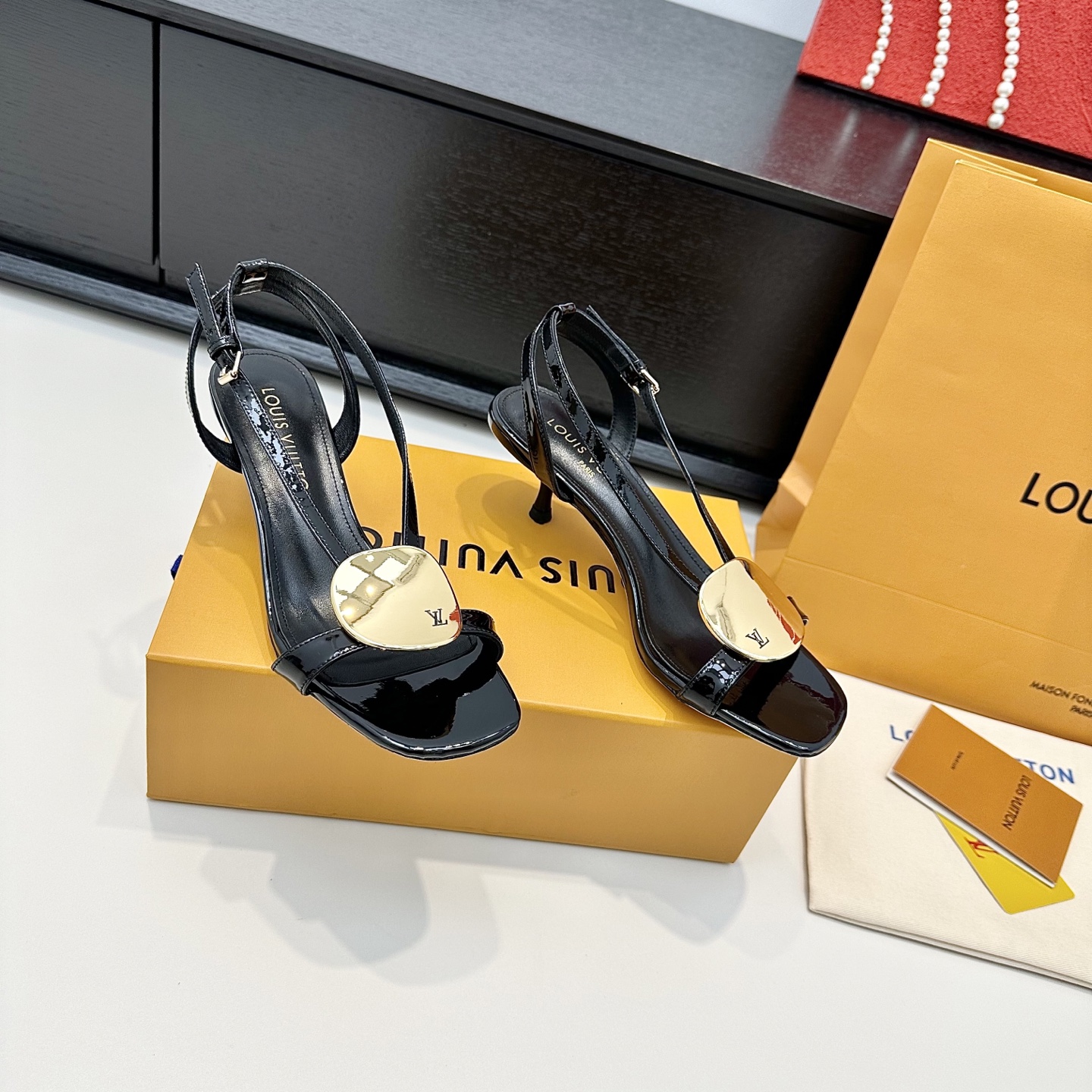 LOUIS VUITTON Metal Round Buckle Kitten Heel Sandals Relaxed Luxurious - Top Version