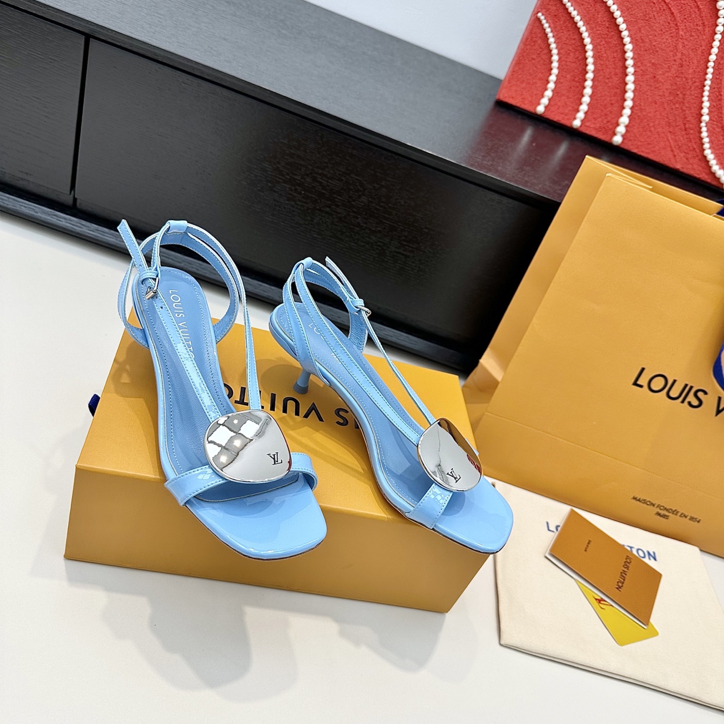 LOUIS VUITTON Metal Round Buckle Kitten Heel Sandals Relaxed Luxurious - Top Version