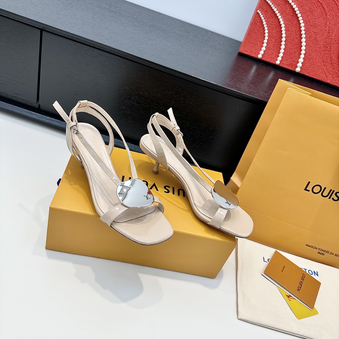 LOUIS VUITTON Metal Round Buckle Kitten Heel Sandals Relaxed Luxurious - Top Version