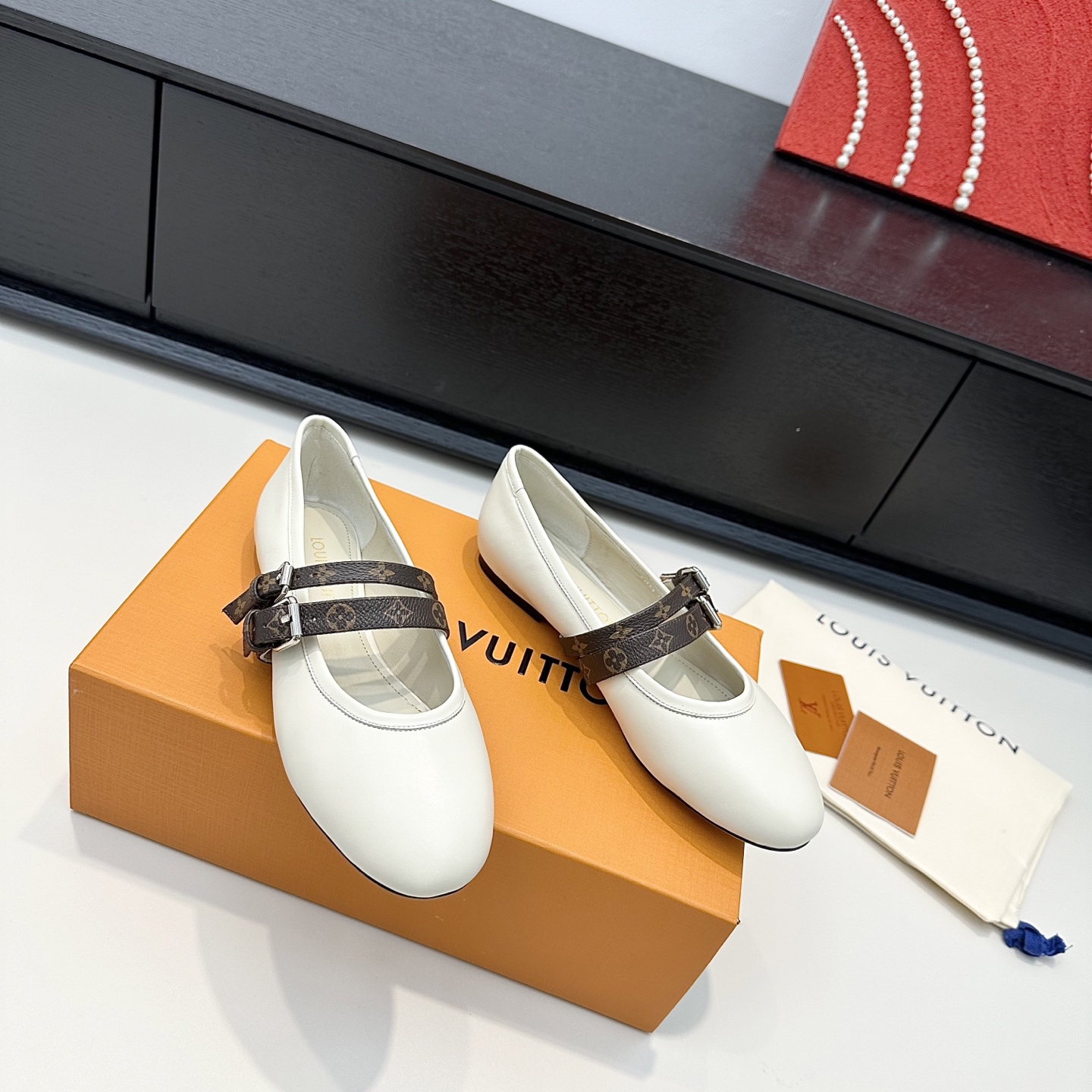 LOUIS VUITTON Mary Jane shoes - simple and elegant - premium version