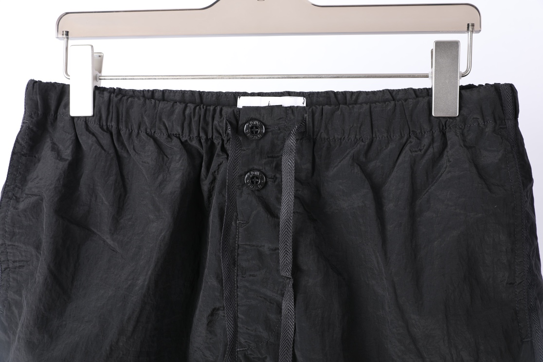 스톤아일랜드 메탈릭 나일론 경량 남성 반바지 51569 이미지 3