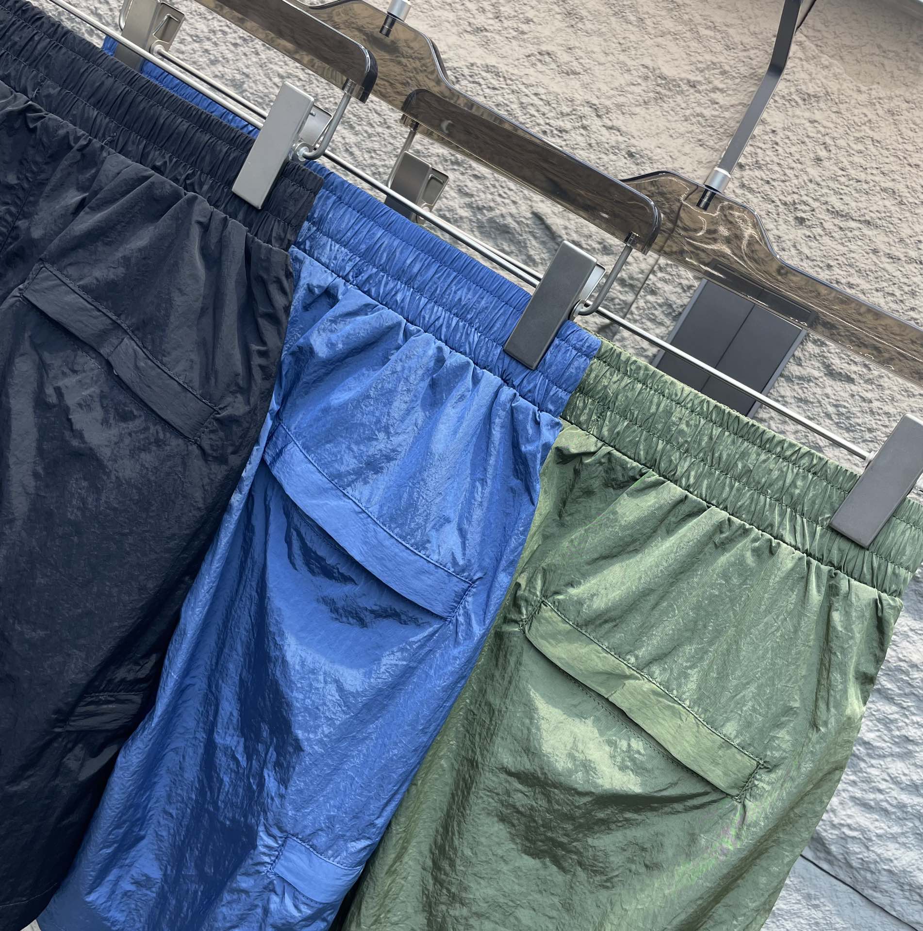 스톤아일랜드 경량 메탈릭 나일론 허리밴드 남성 반바지 51536 이미지 5