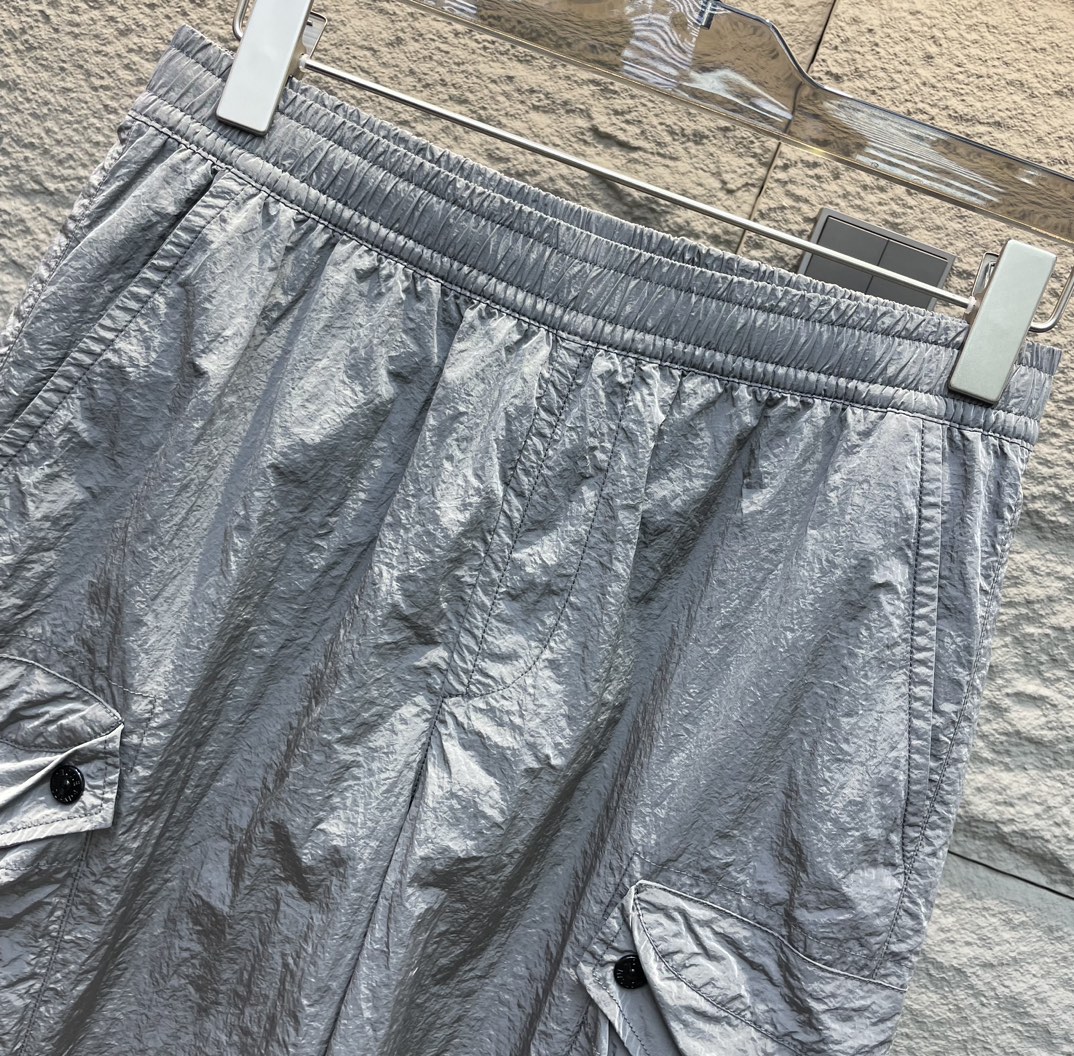 스톤아일랜드 경량 메탈릭 나일론 멀티 포켓 남성 반바지 51548 이미지 8
