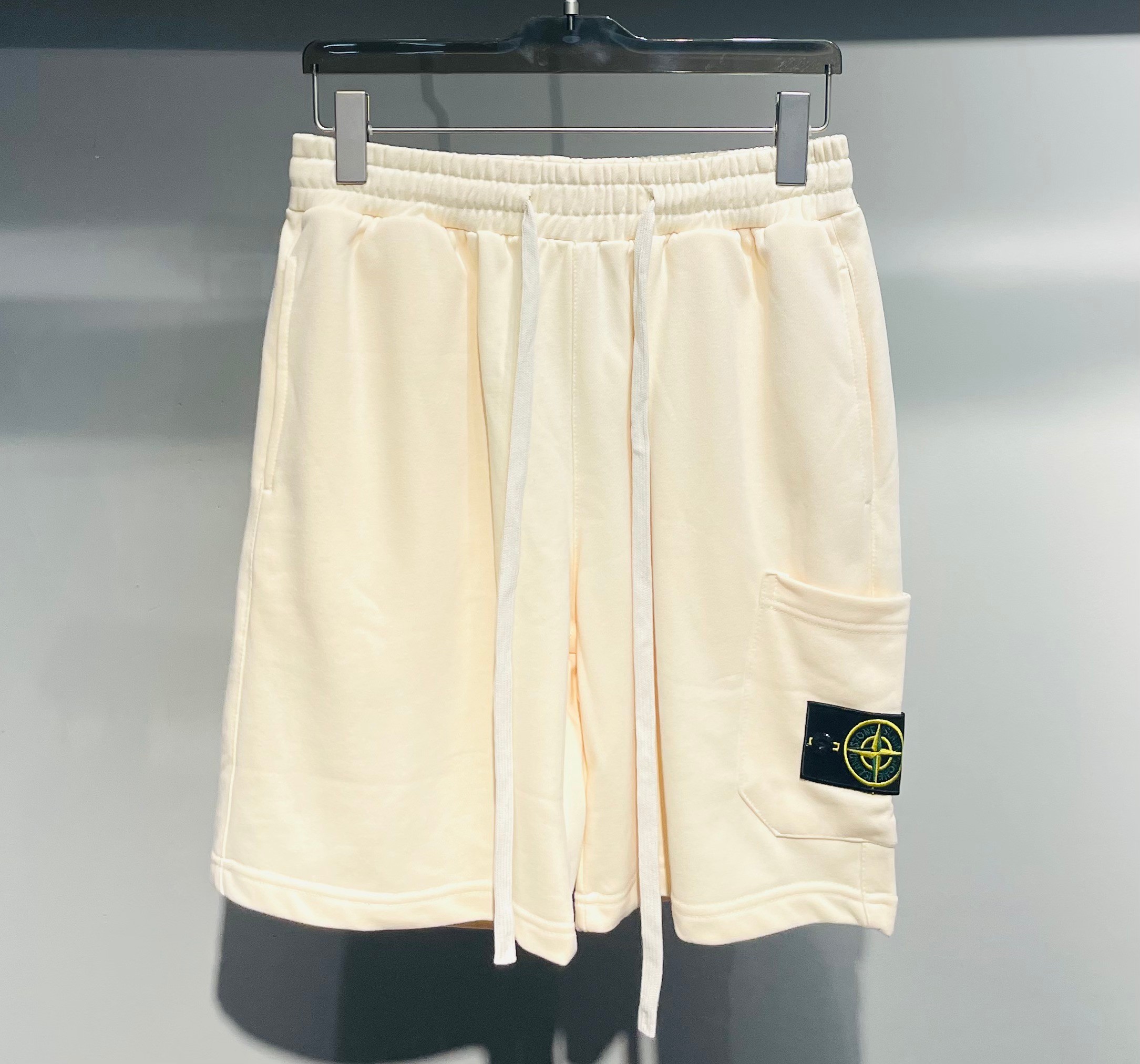 스톤아일랜드 남여공용 반바지 51366 Stone Island Shorts 이미지 4