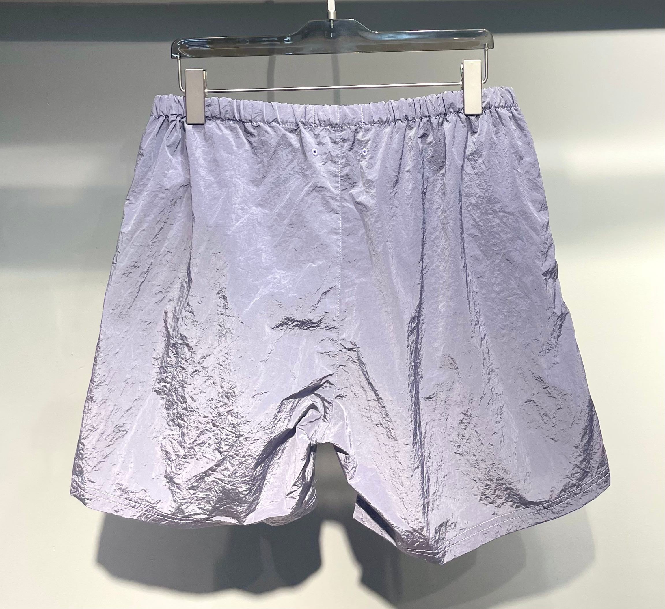 스톤아일랜드 메탈릭 나일론 남성 반바지 51353 이미지 3