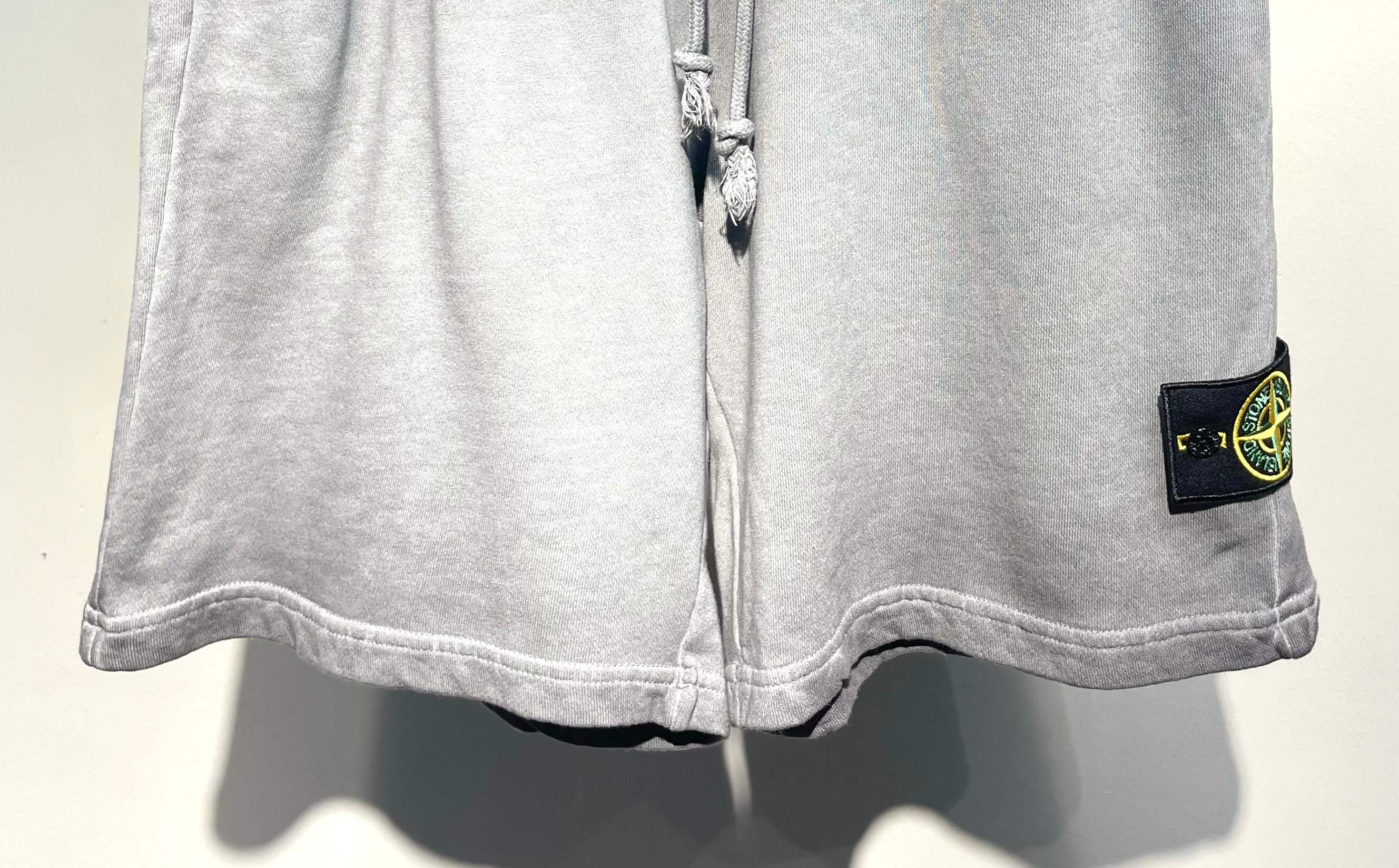 스톤아일랜드 워시드 빈티지 데미지 가공 남성 반바지 51317 이미지 4