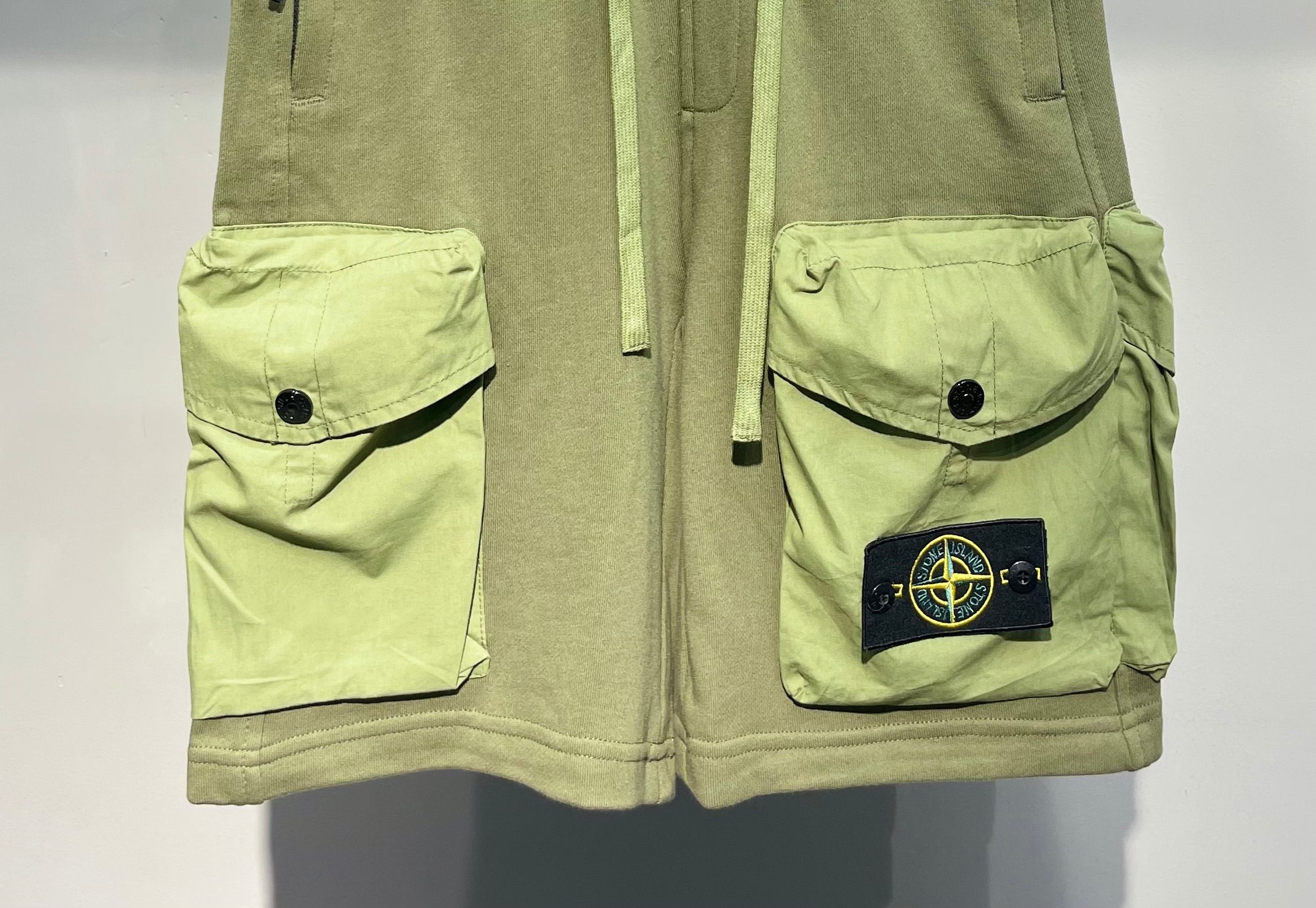 스톤아일랜드 남성 반바지 25SS 51332 Stone Island Shorts 이미지 4