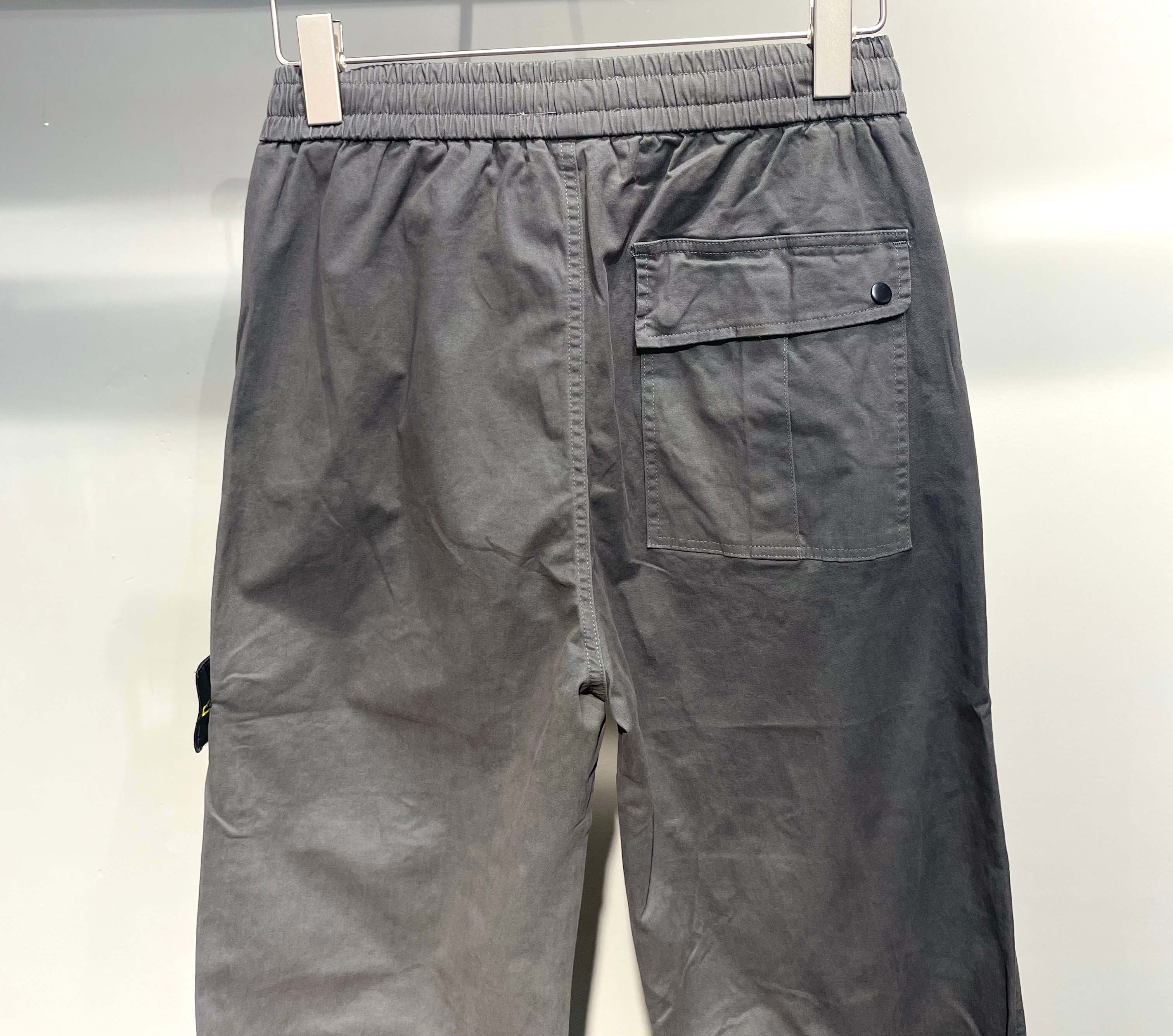 스톤아일랜드 뉴배지 멀티포켓 밴딩 카고 팬츠 25 SS 이미지 8