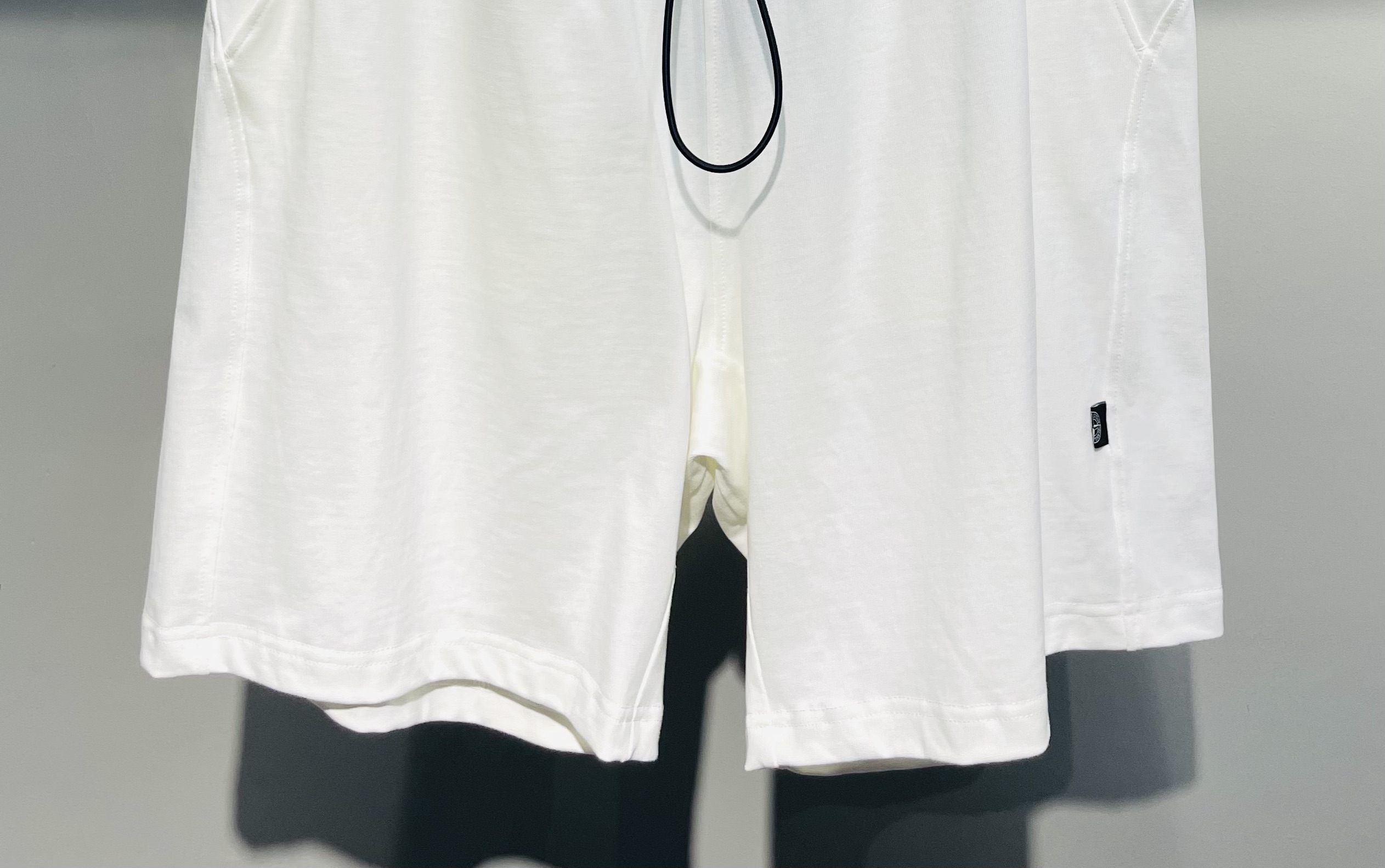 스톤아일랜드 컴퍼스 패치 프린트 고무 허리 남성 반바지 상세 이미지 4