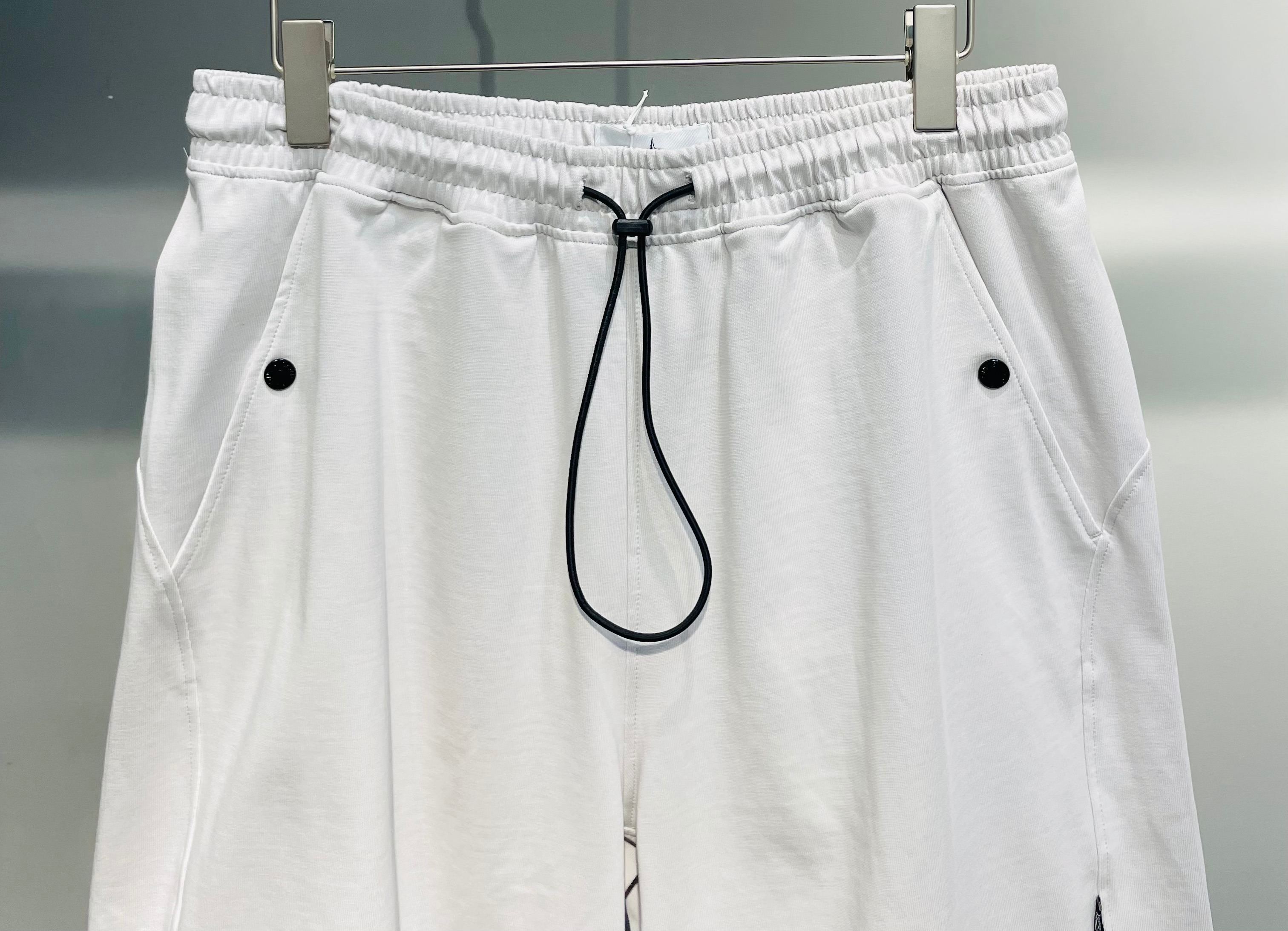 스톤아일랜드 컴퍼스 패치 프린트 고무 허리 반바지 상세 이미지 7