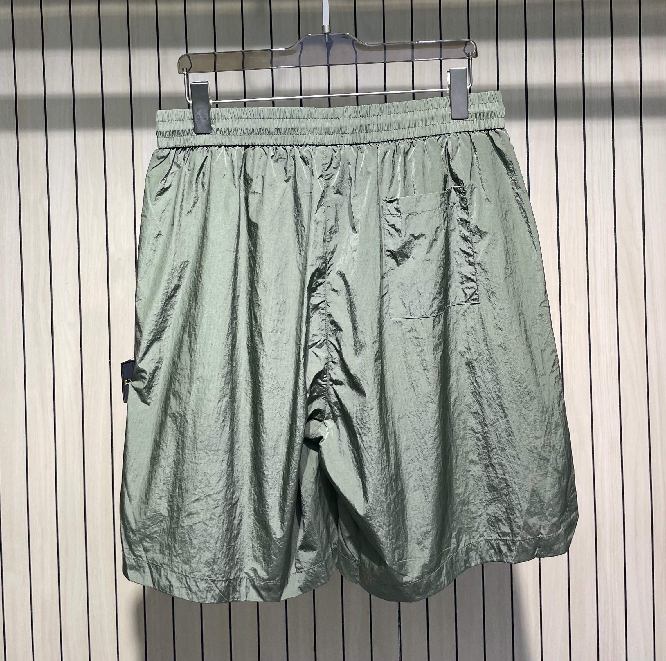 스톤아일랜드 나일론 루즈핏 남성 바지 상세 이미지 3
