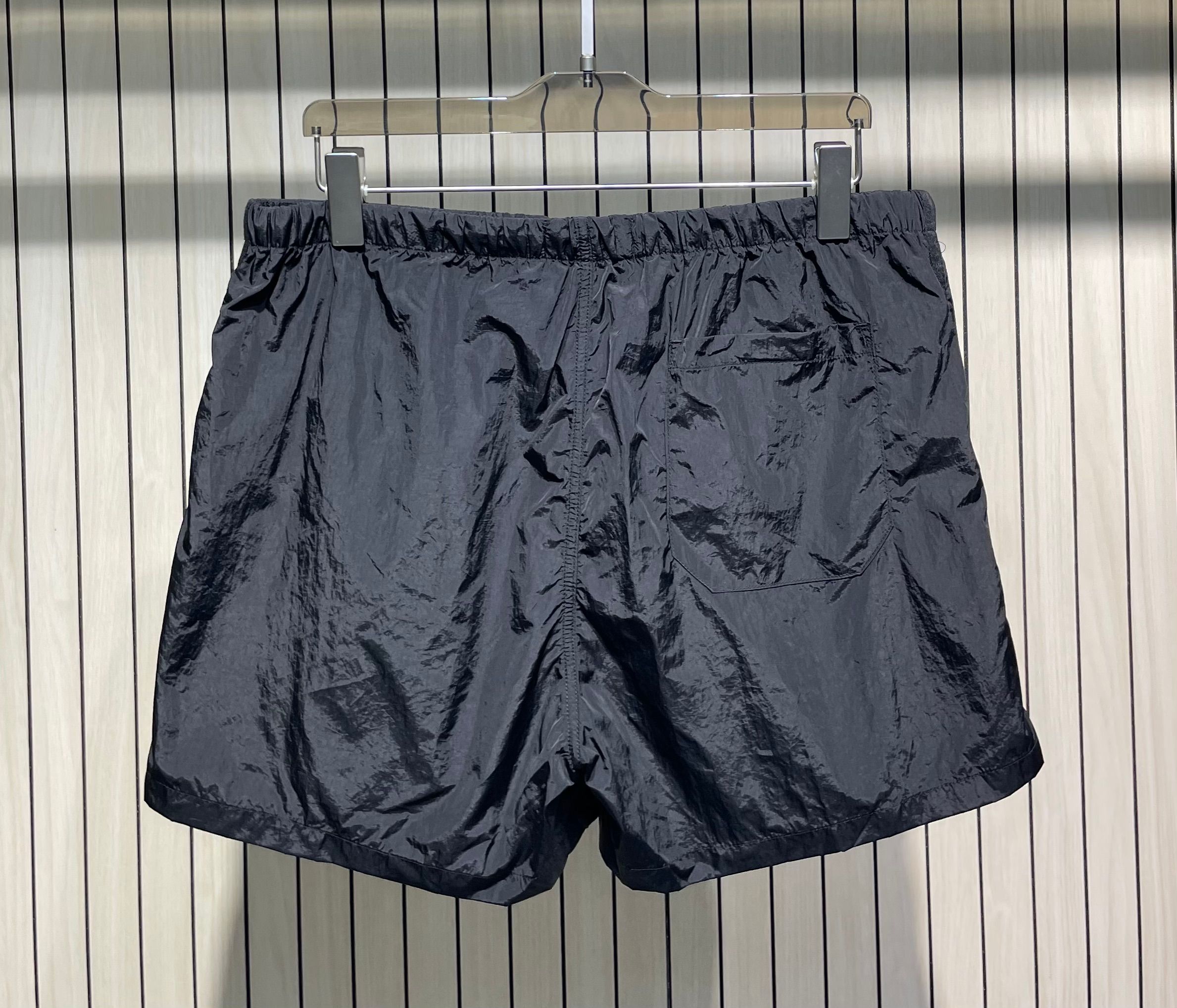 스톤아일랜드 뉴로고 메탈릭 나일론 반바지 상세 이미지 8