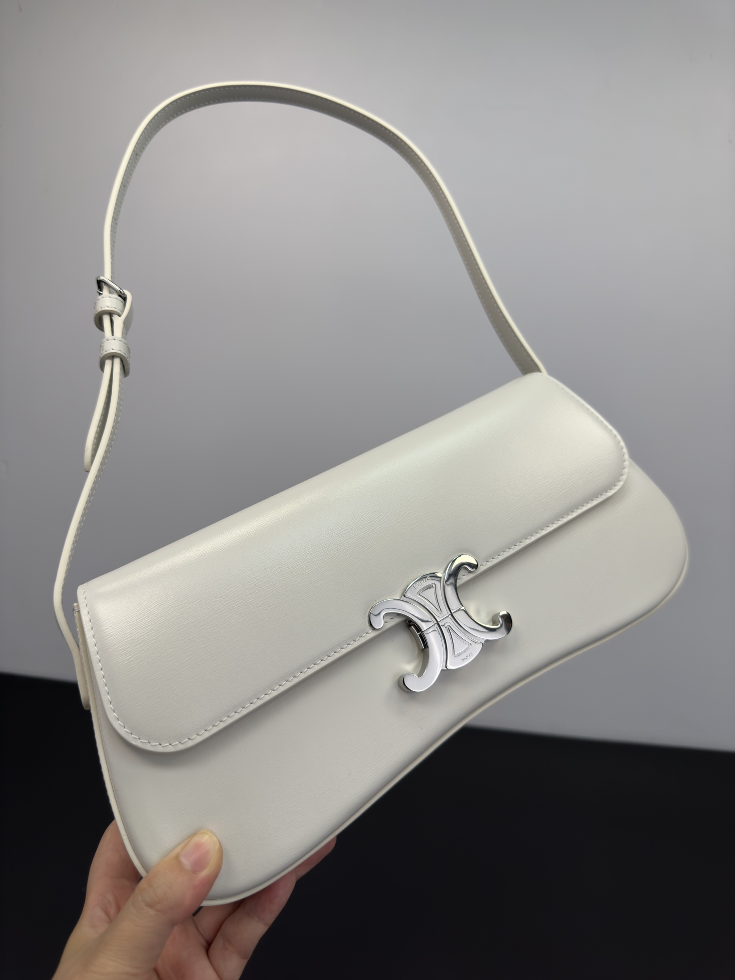 Celine [With full set of packaging] Excellent goods, genuine quality goods, the quality can be compared casually, new products are launched on LO