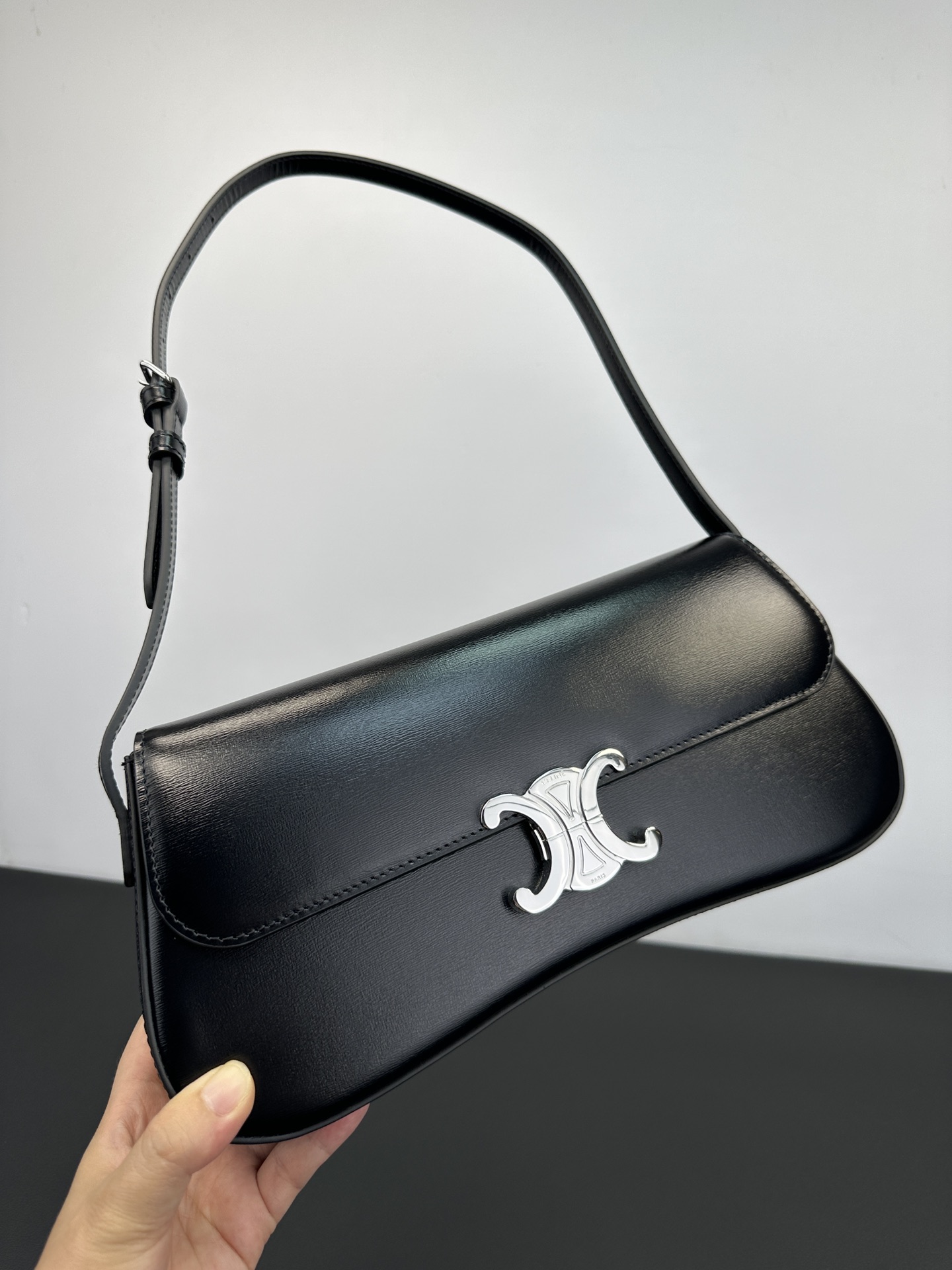 Celine [With full set of packaging] Excellent goods, genuine quality goods, the quality can be compared casually, new products are launched on LO
