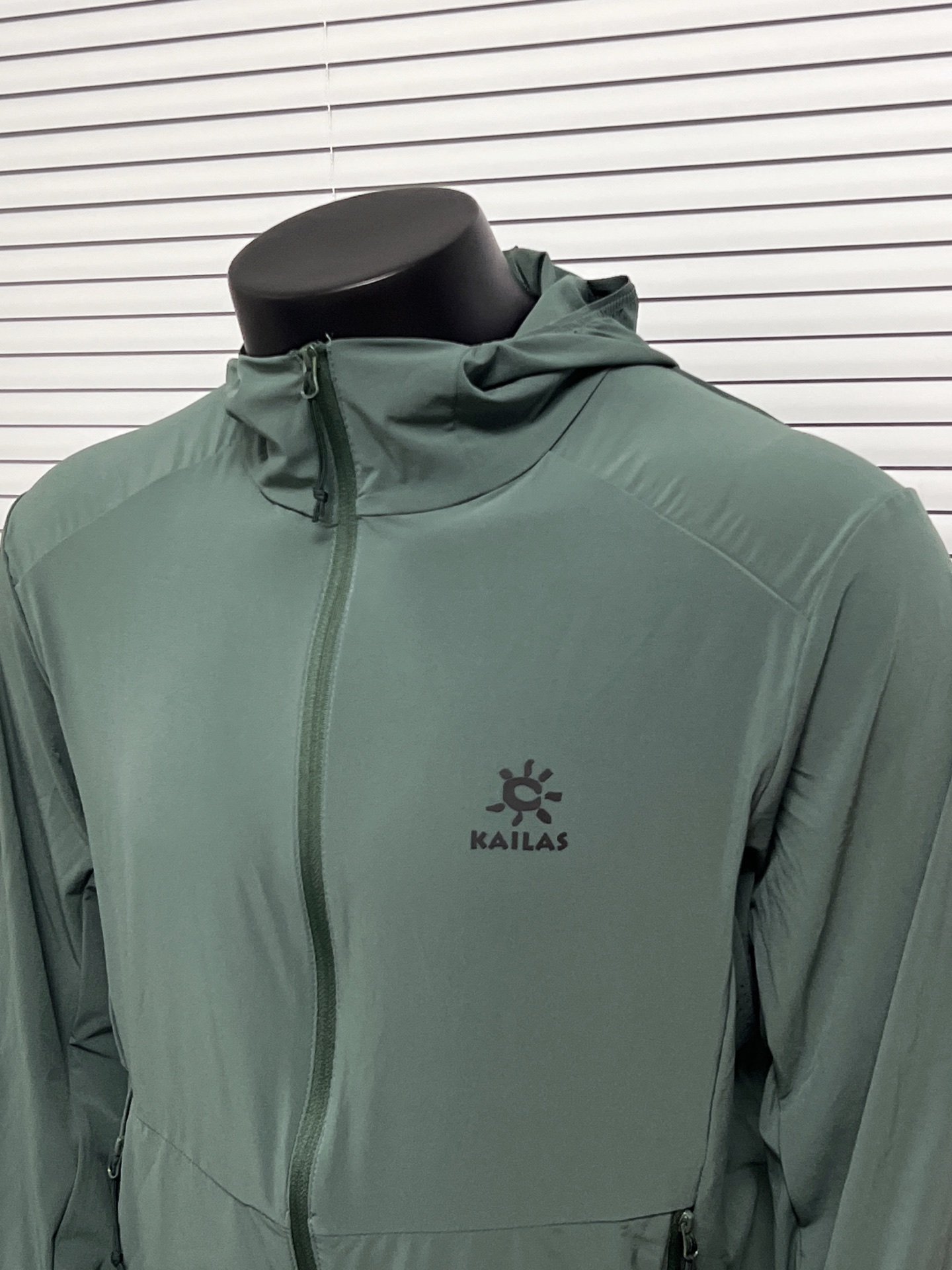 Kailas Lightweight Windbreaker - UPF 40+ Sun Protection, Breathable 5 i1747925830958 7927 0 2