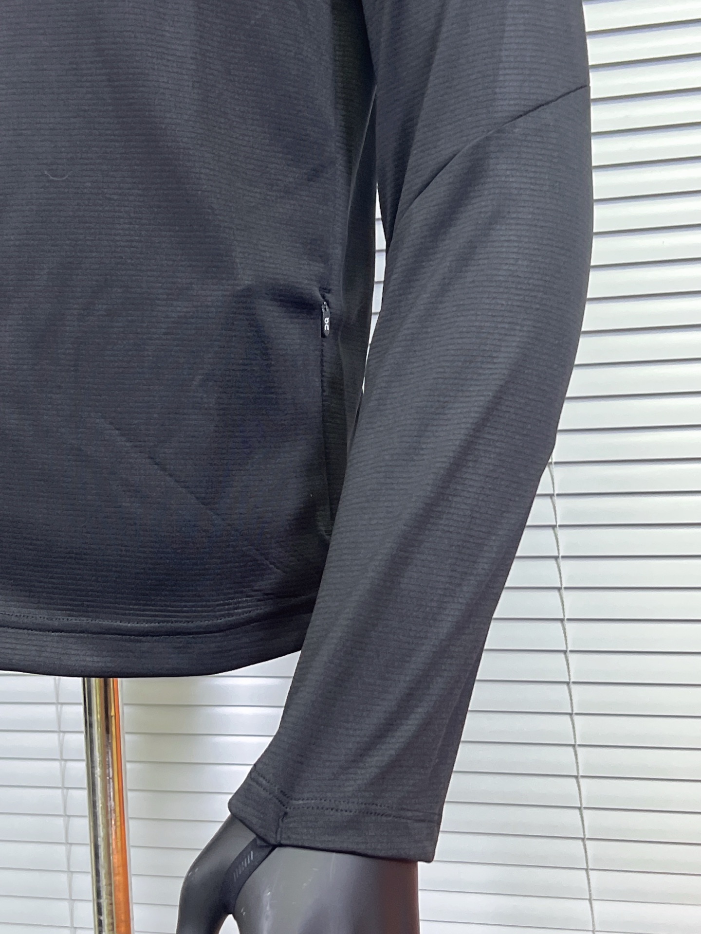 On昂跑2025夏季轻量连帽速干防晒衣外套舒适男女同款户外跑步训练透气夹克防晒衣皮肤衣外套-Chinese UA Cheap High Quatity Brand Clothes Bags handbags Sneakers wholesale wholesaler seller from China Factory suppliers Fashion Clothing Shoes best Quality Beautiful Price On昂跑2025夏季轻量连帽速干防晒衣外套舒适男女同款户外跑步训练透气夹克防晒衣皮肤衣外套