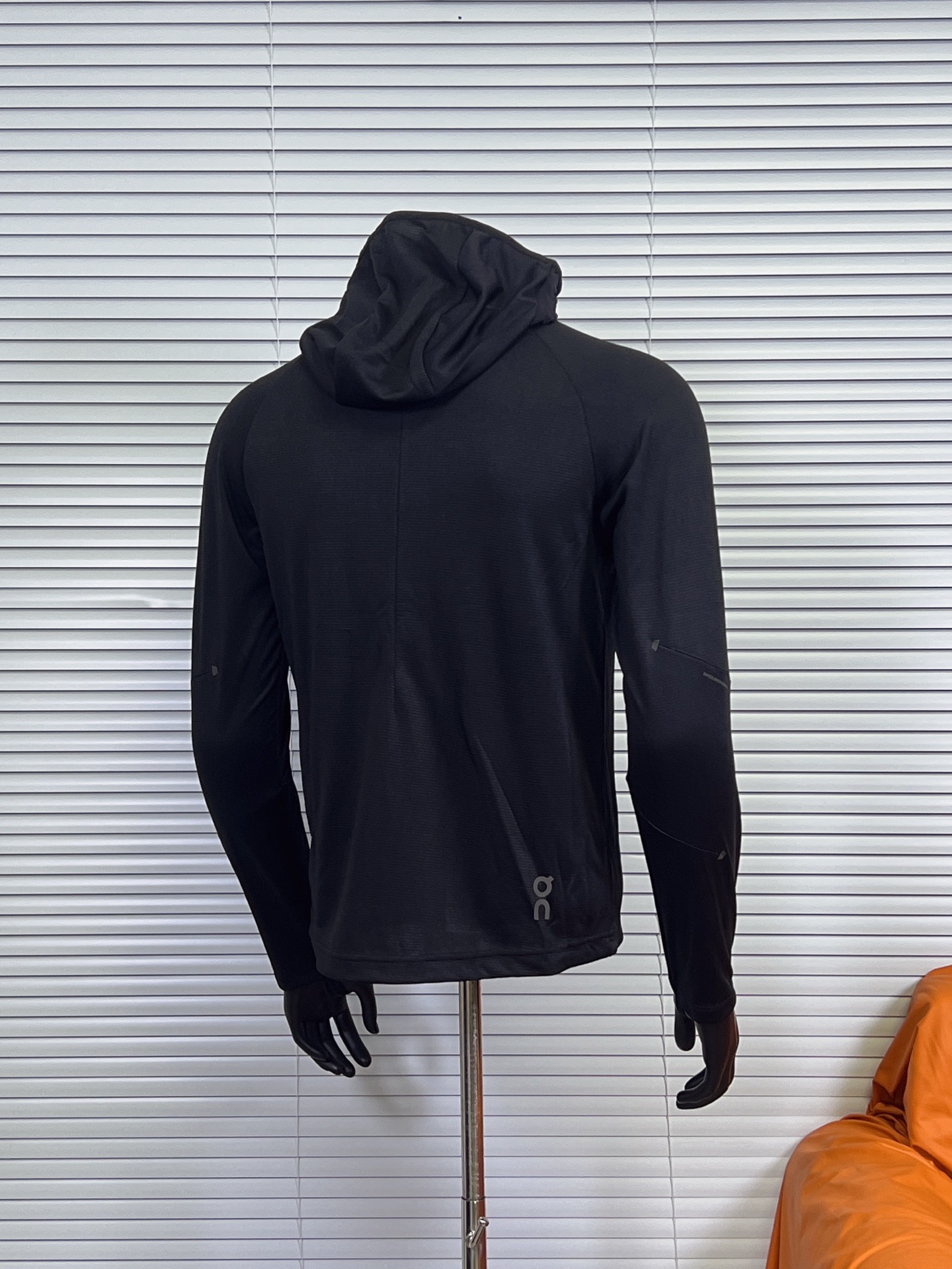 On昂跑2025夏季轻量连帽速干防晒衣外套舒适男女同款户外跑步训练透气夹克防晒衣皮肤衣外套-Chinese UA Cheap High Quatity Brand Clothes Bags handbags Sneakers wholesale wholesaler seller from China Factory suppliers Fashion Clothing Shoes best Quality Beautiful Price On昂跑2025夏季轻量连帽速干防晒衣外套舒适男女同款户外跑步训练透气夹克防晒衣皮肤衣外套