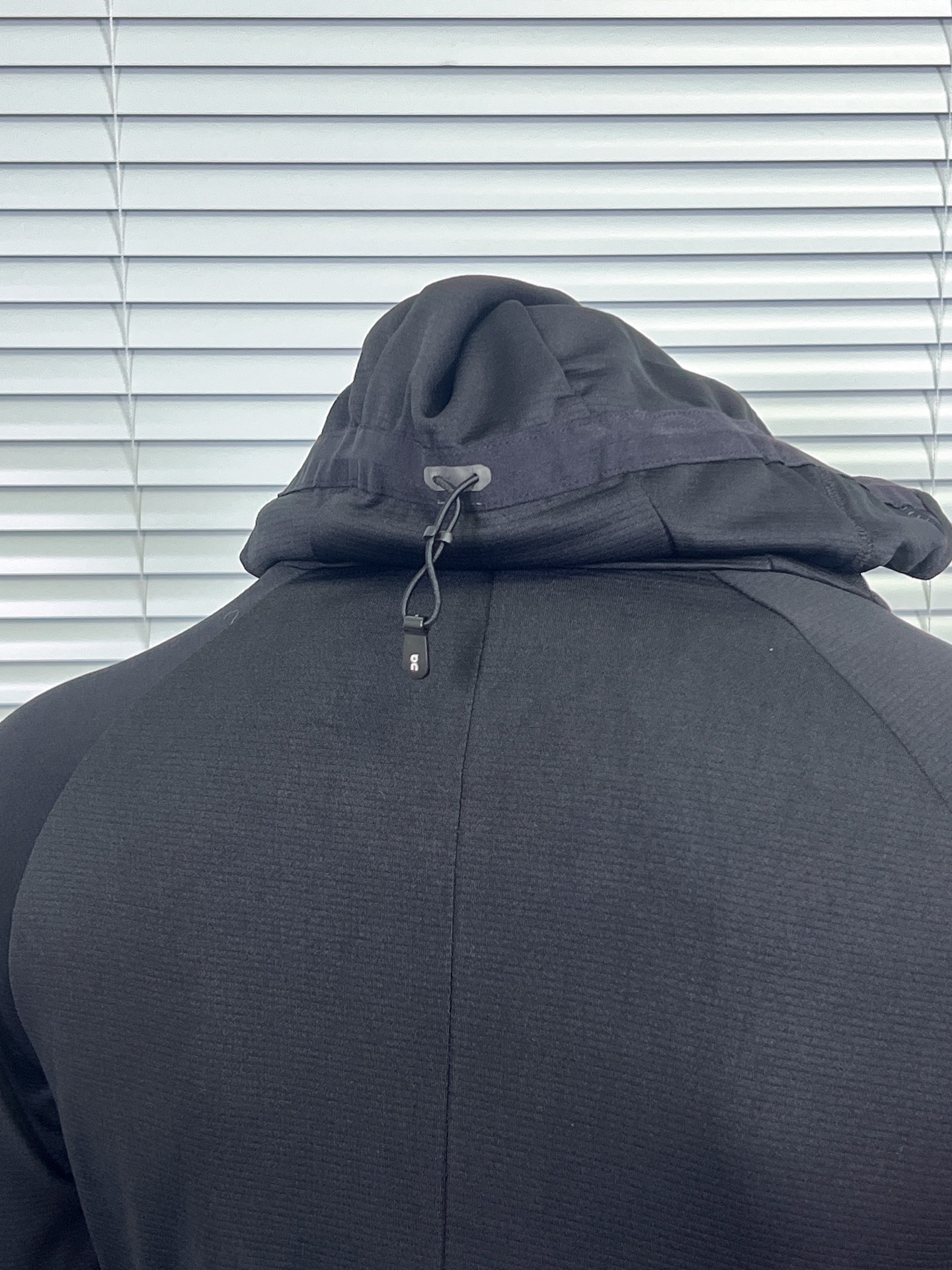 On昂跑2025夏季轻量连帽速干防晒衣外套舒适男女同款户外跑步训练透气夹克防晒衣皮肤衣外套-Chinese UA Cheap High Quatity Brand Clothes Bags handbags Sneakers wholesale wholesaler seller from China Factory suppliers Fashion Clothing Shoes best Quality Beautiful Price On昂跑2025夏季轻量连帽速干防晒衣外套舒适男女同款户外跑步训练透气夹克防晒衣皮肤衣外套