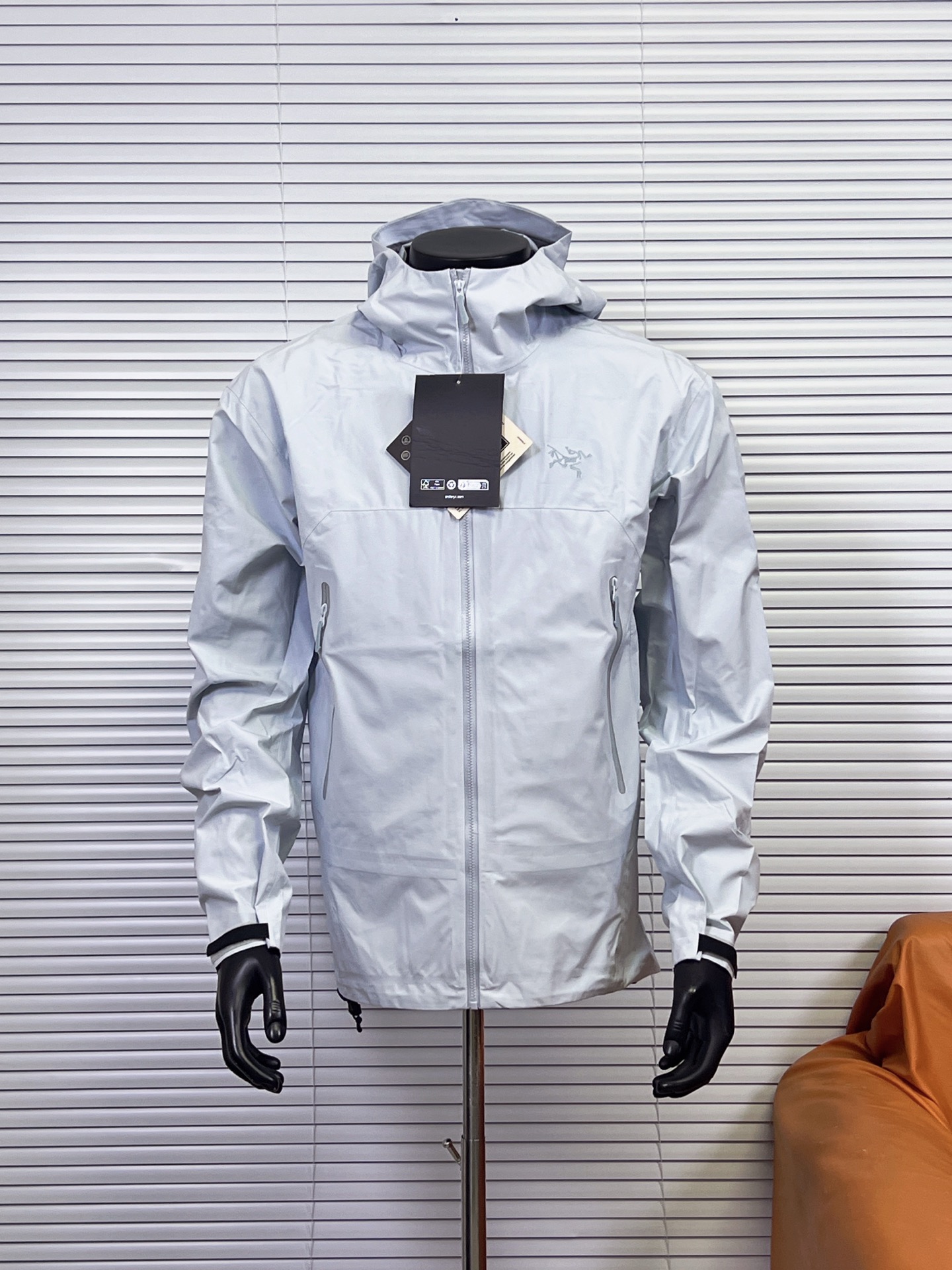 超级福利 💰150 史无前例
‼️ 五色JK冲锋衣 特价开炸💥

Arcteryx始祖鸟 BETA Jacket Men's logo刺绣防水防风透气连帽冲锋衣

颜色：破晓蓝 黑色 雾夕粉 星际紫 幽雾绿
尺码：S-XXL